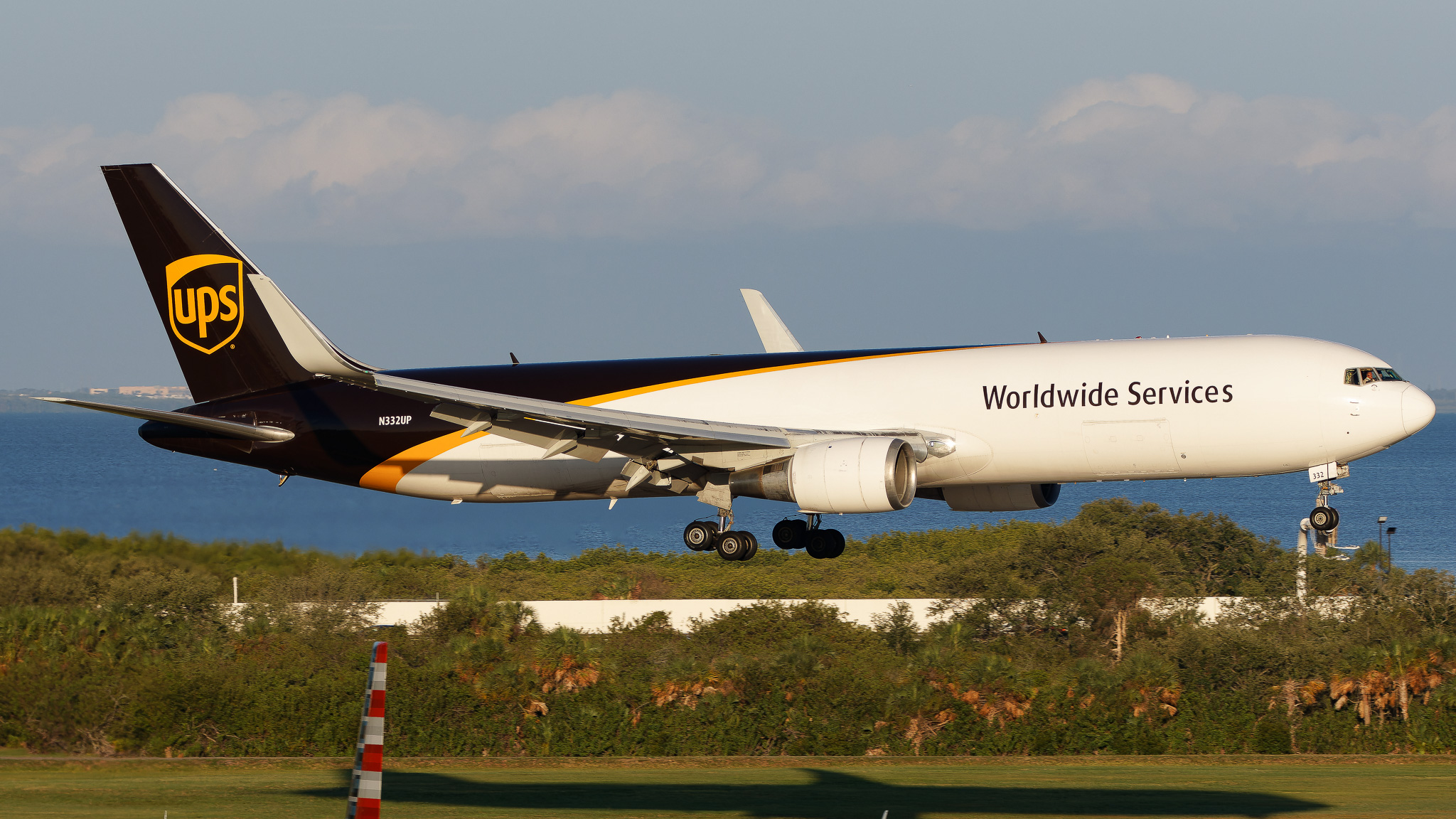 Full size: United Parcel Service Boeing 767-300F N332UP at Tampa International Airport