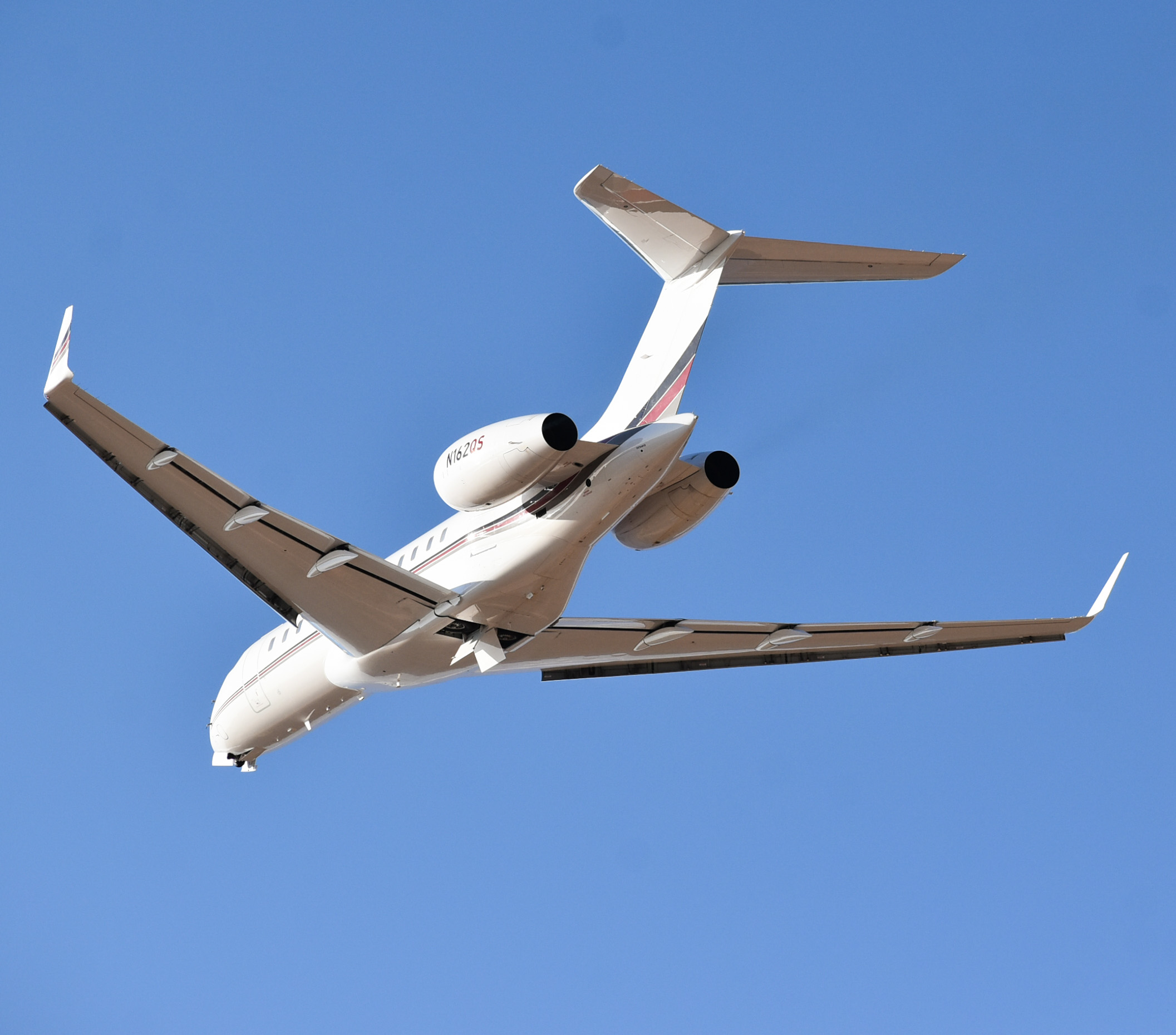 Full size: NetJets Bombardier Global Express N162QS at Aeropuerto de Cabo San Lucas Internacional