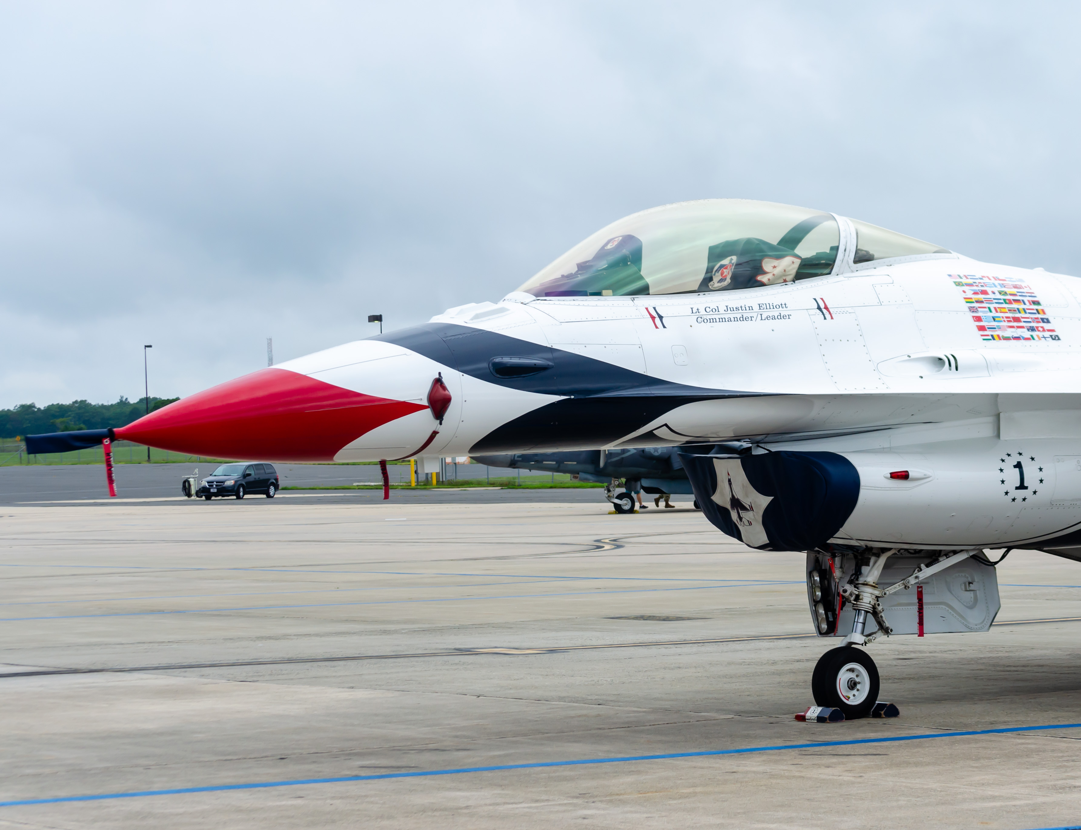 Full size: USAF - United States Air Force General Dynamics F-16 Fighting Falcon 92-3880 at Atlantic City International Airport