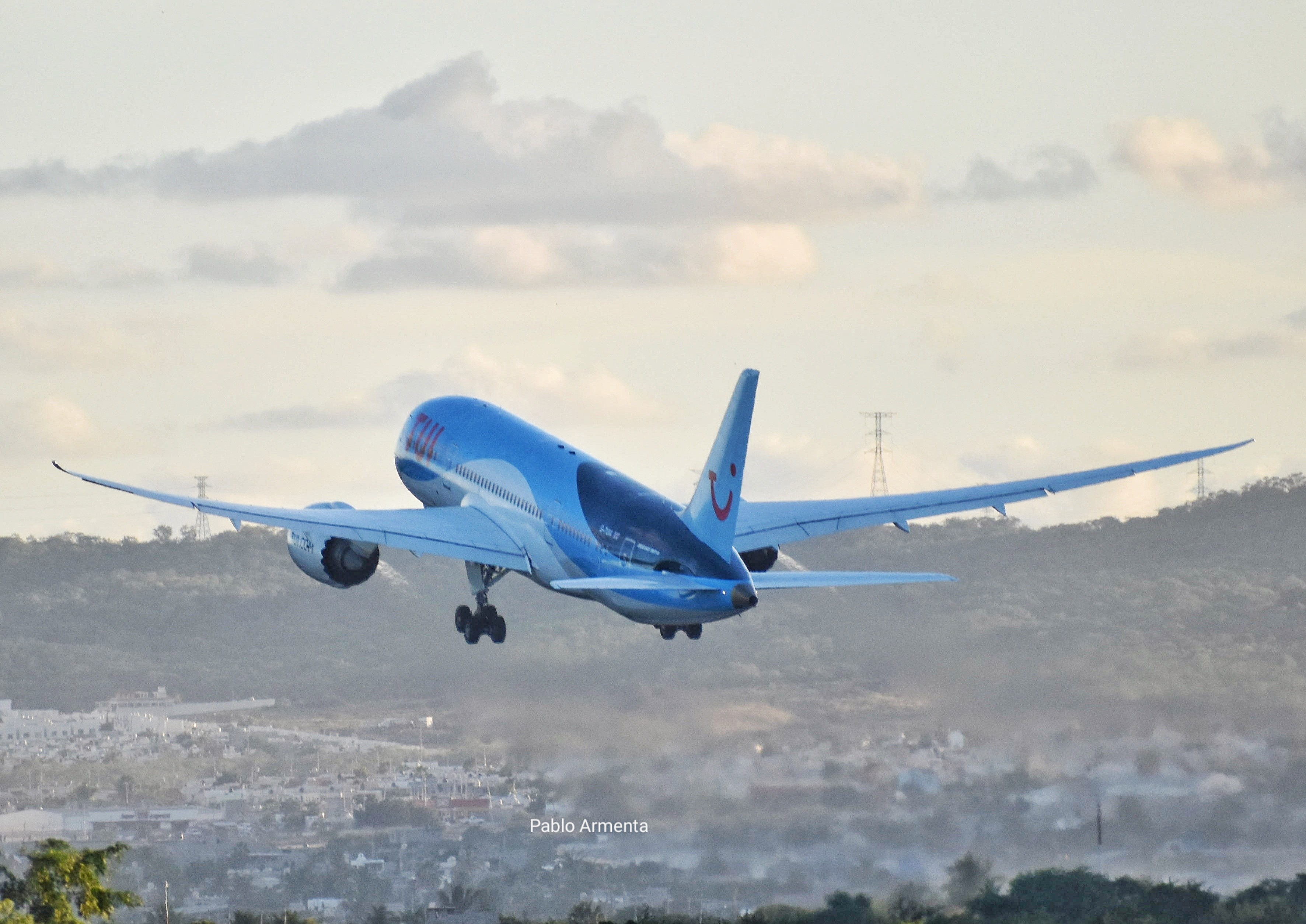 Full size: TUI UK  Boeing 787-8 G-TUIA at San Jose del Cabo Los Cabos International Airport