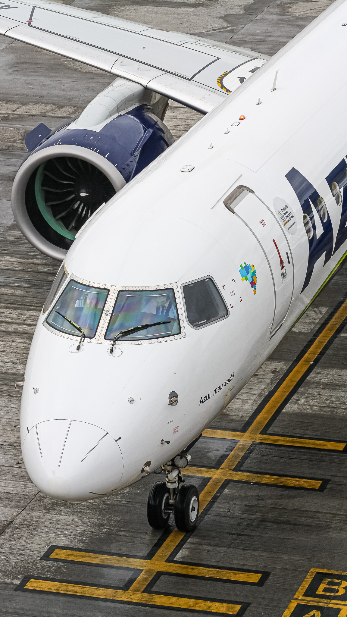 Full size: Azul Brazilian Airlines Embraer E195-E2 PS-AED at Florianopolis Hercilio Luz International Airport