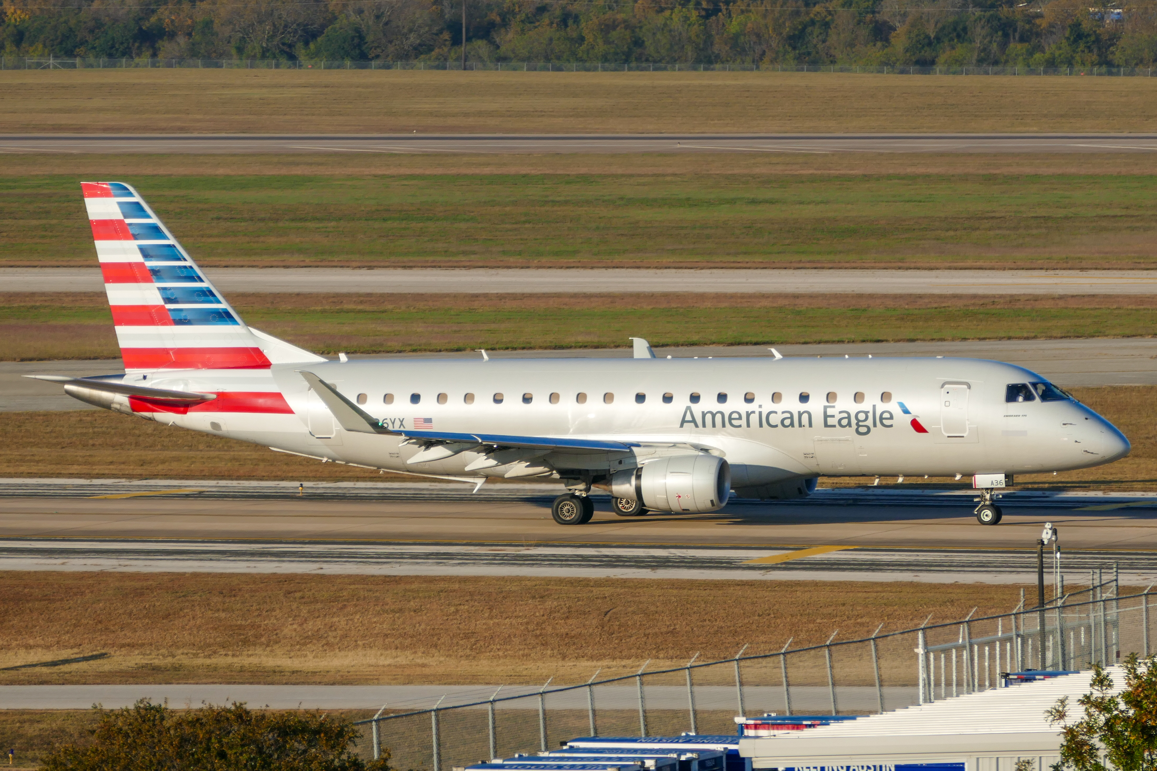 Full size: Republic Airlines Embraer E175 N436YX at Austin-Bergstrom International Airport