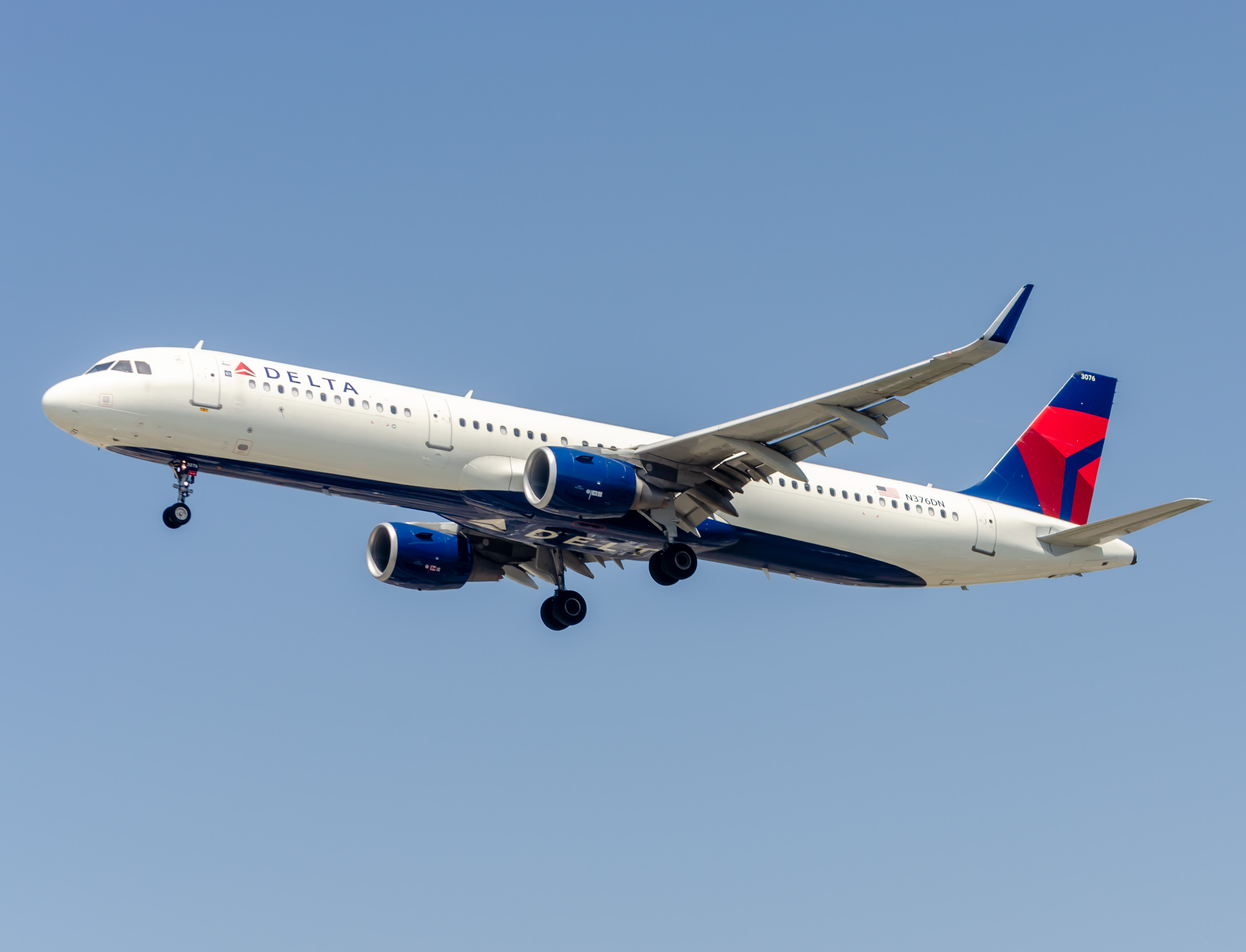 Full size: Delta Airlines Airbus 321 N376DN at Los Angeles International Airport