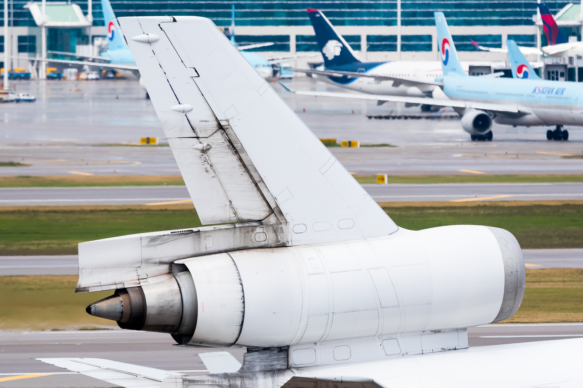 Full size: Western Global Airlines McDonnell Douglas MD-11F N581JN at Seoul-Incheon International Airport