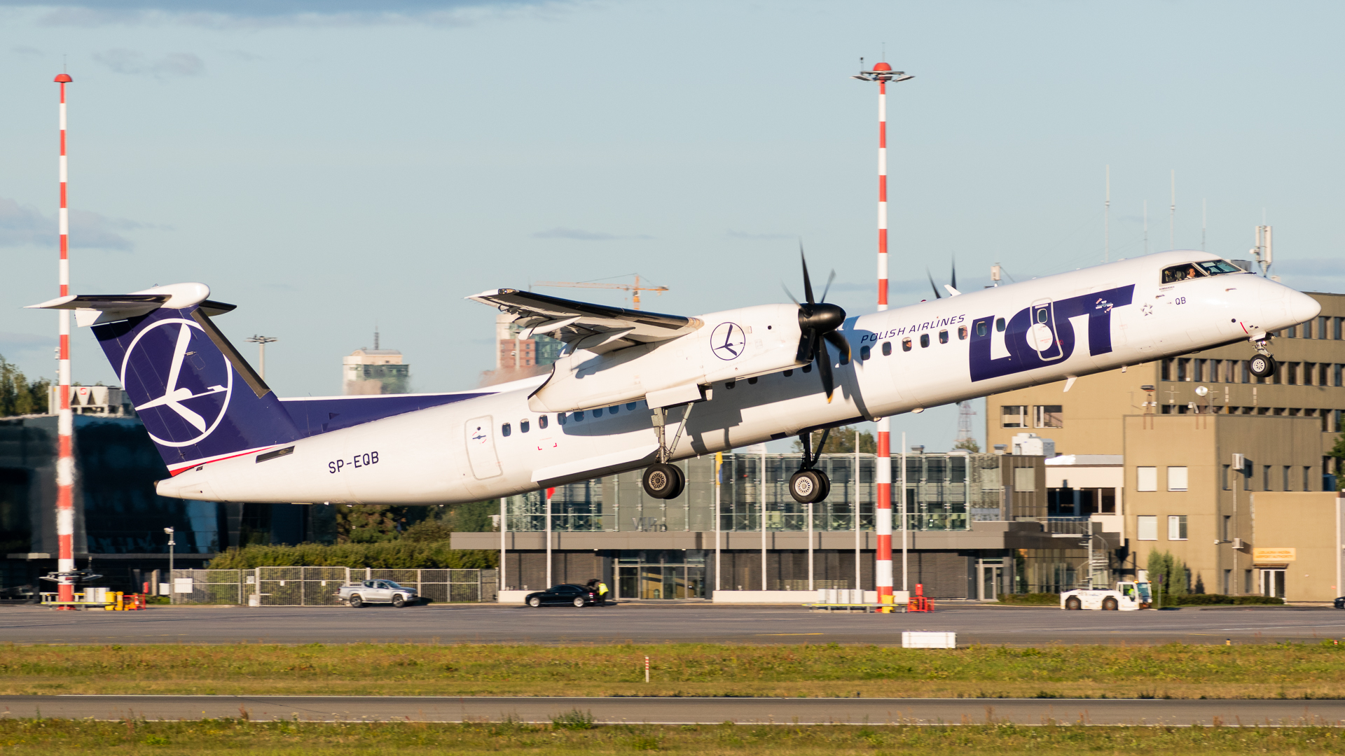 Full size: LOT Polish Airlines De Havilland Dash-8 q400 SP-EQB at Riga International Airport