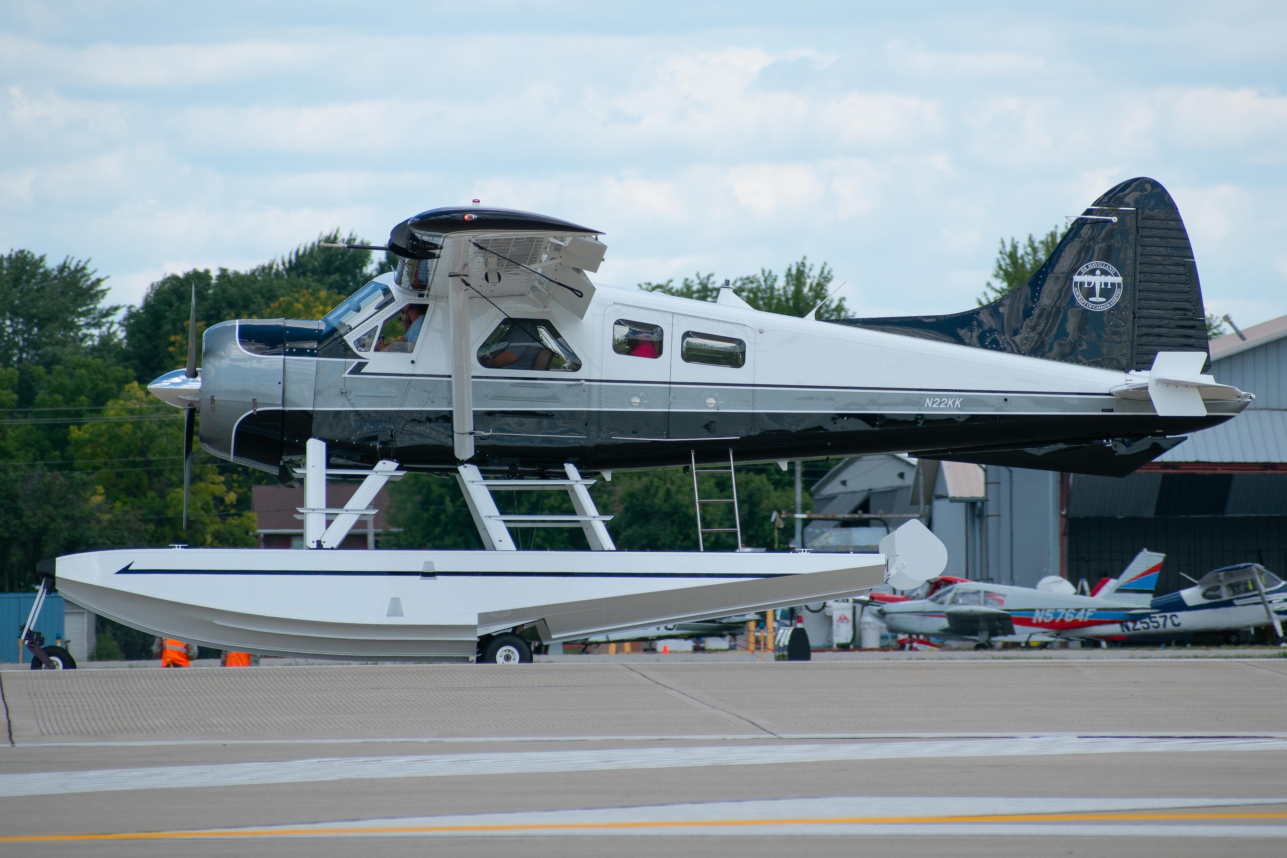 Full size: PRIVATE De Havilland DHC-2 N22KK at Wittman Regional Airport