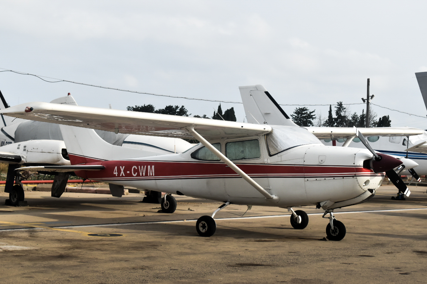 Full size: PRIVATE Cessna 182 Skylane 4X-CWM at Herzliya Airport