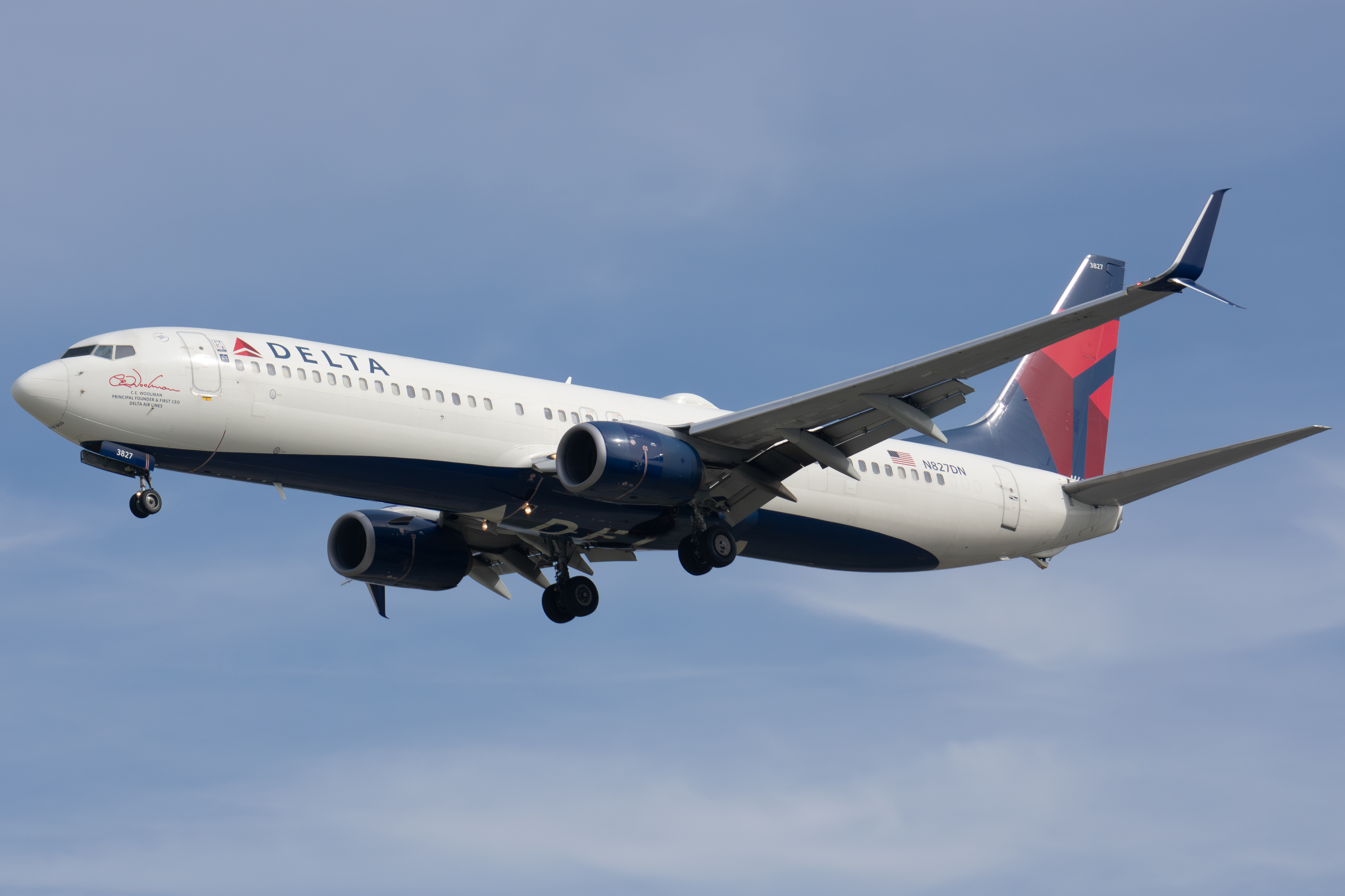 Full size: Delta Airlines Boeing 737-900ER N827DN at Norman Y Mineta San Jose International Airport