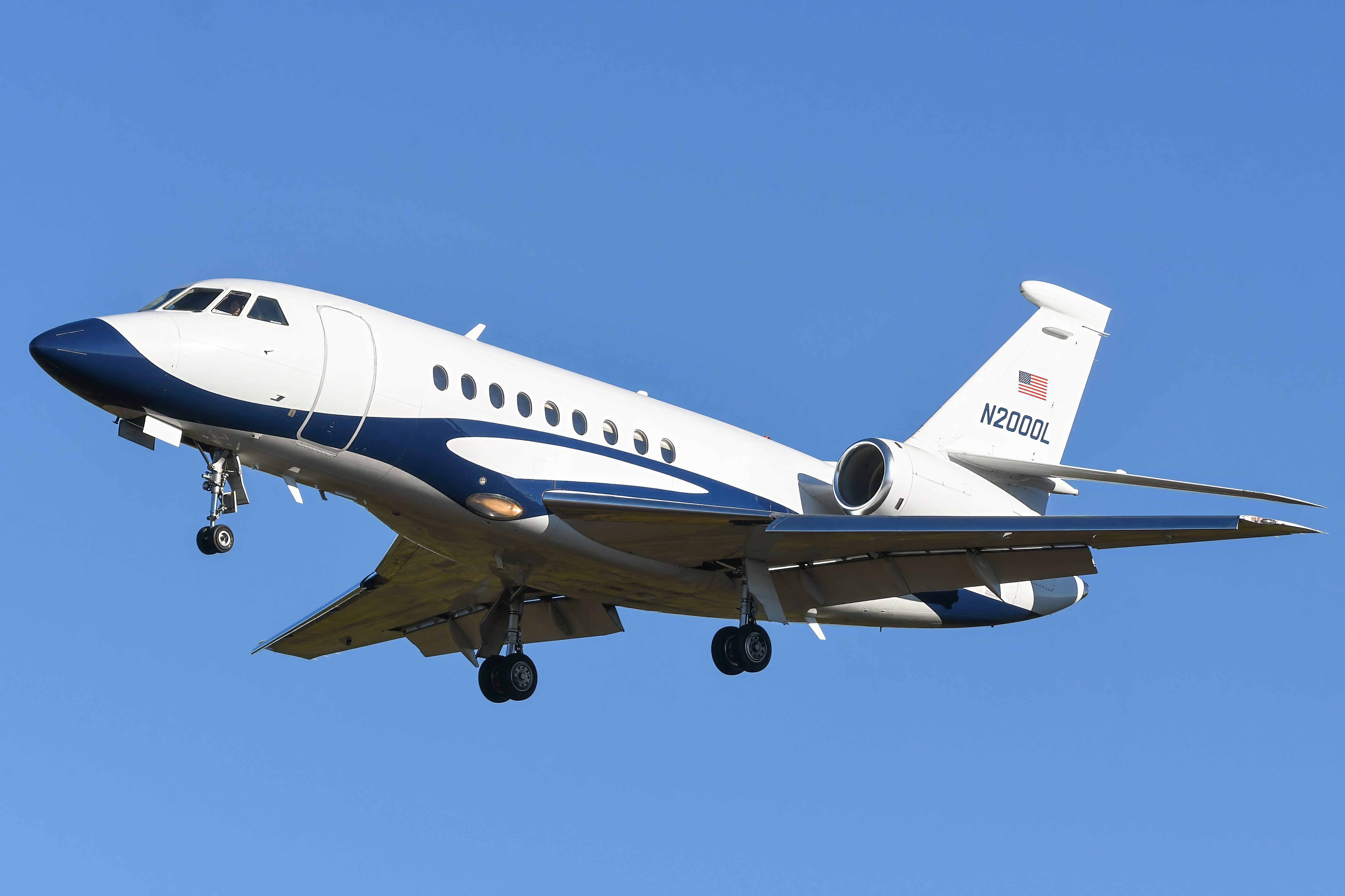 Full size: PRIVATE Dassault Falcon 2000 N2000L at Toms River Ocean County Airport