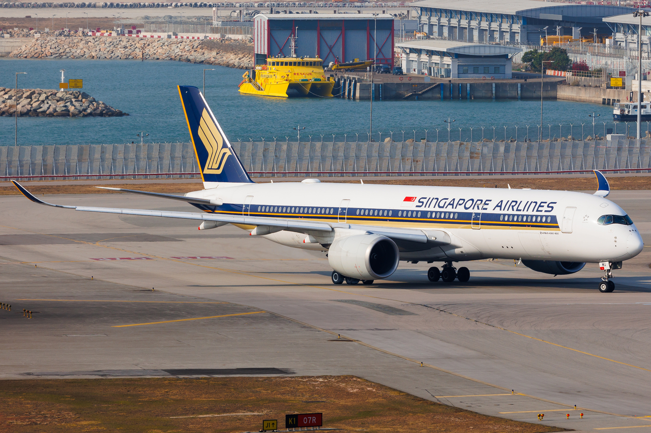 Full size: Singapore Airlines Airbus A350-900 9V-SMU at Hong Kong International Airport