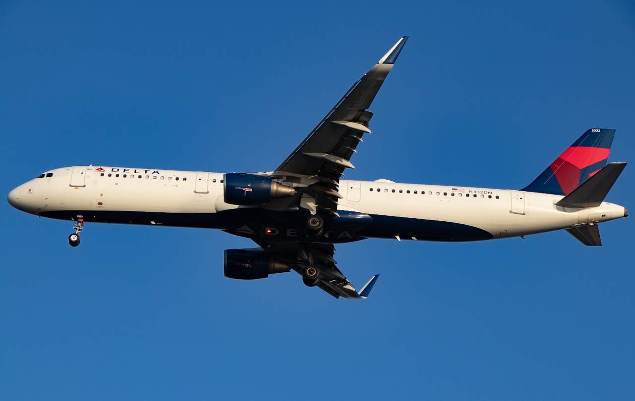 Full size: Delta Airlines Airbus A321-200 N332DN  at Tampa International Airport