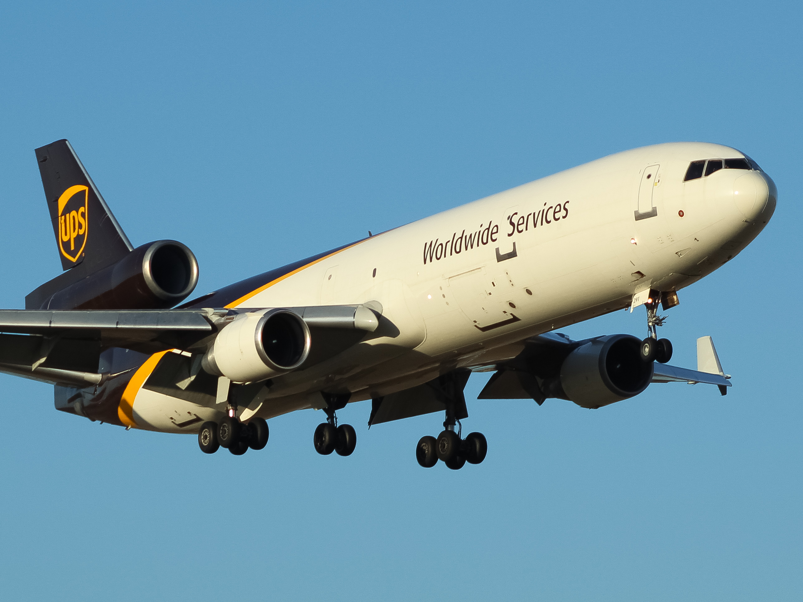 Full size: United Parcel Service Mcdonnell Douglas MD-11F N291UP at General Mitchell International Airport