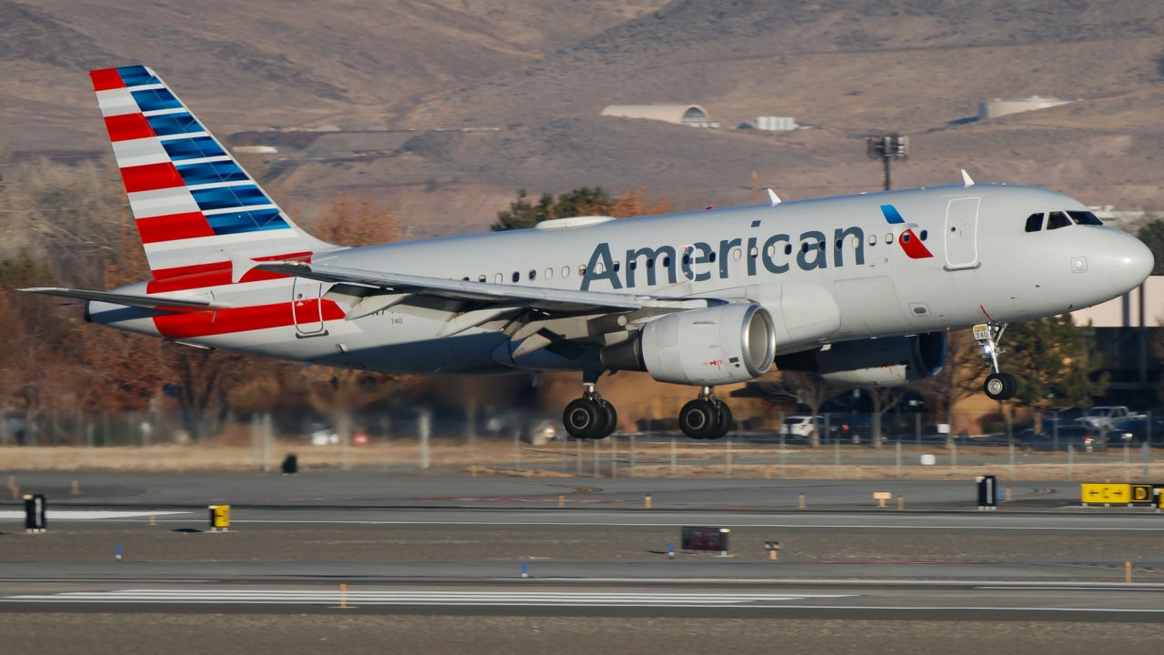 Full size: American Airlines Airbus A319 N740US at Reno/Tahoe International Airport