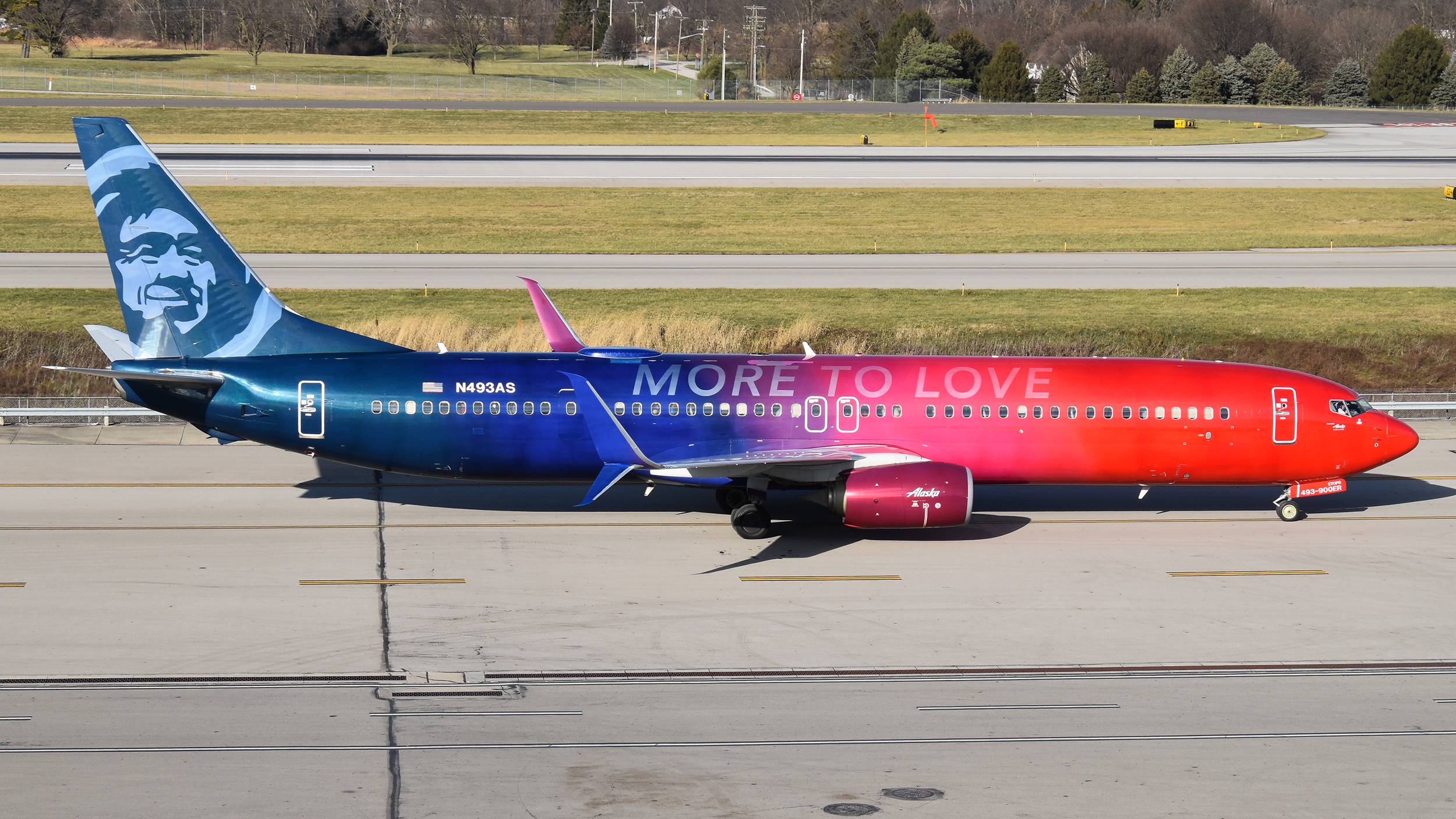 Full size: Alaska Airlines Boeing 737-900ER N493AS at John Glenn Columbus International Airport