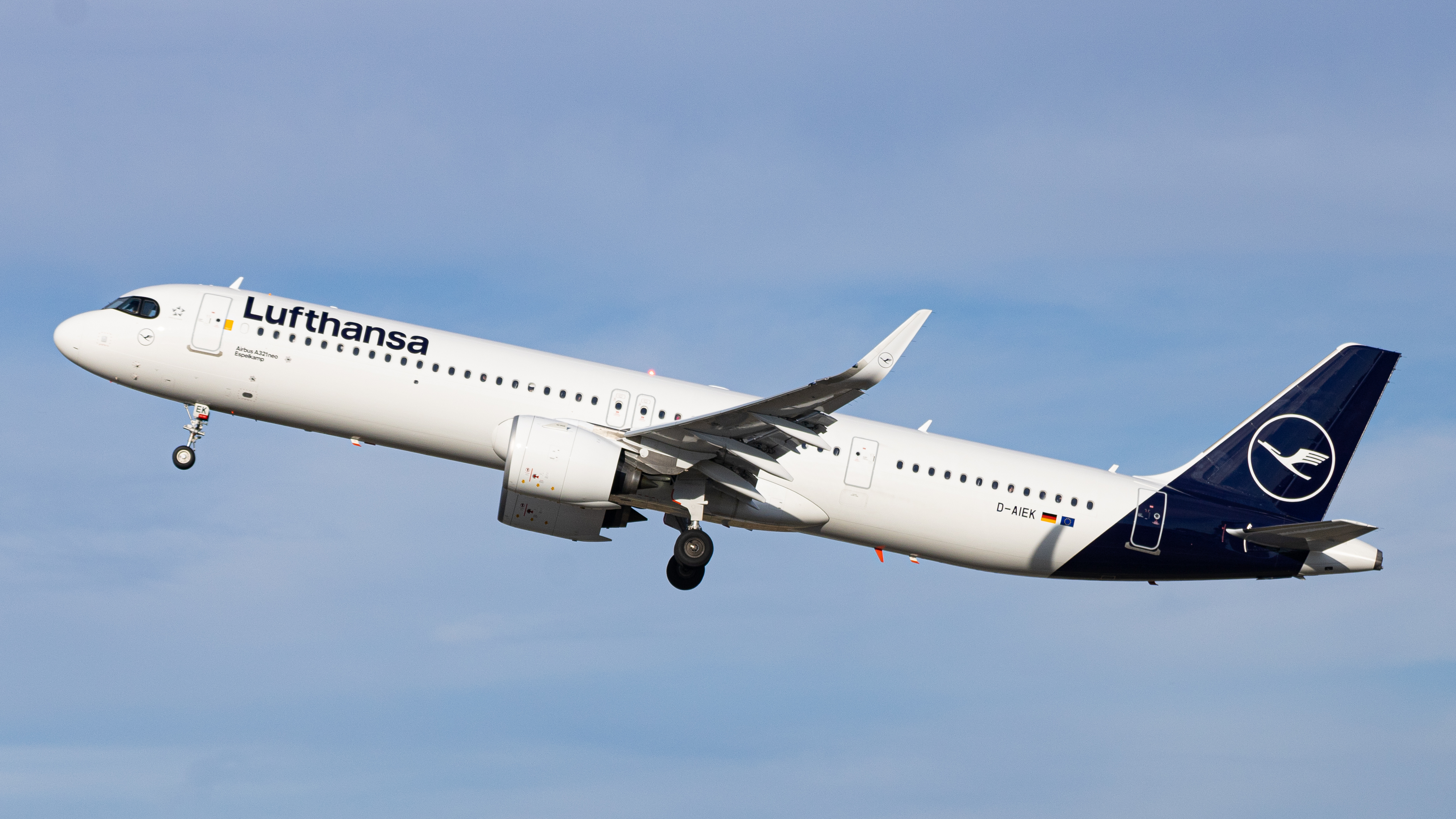 Full size: Lufthansa Airbus A321NEO D-AIEK at Malaga-Costa del Sol Airport
