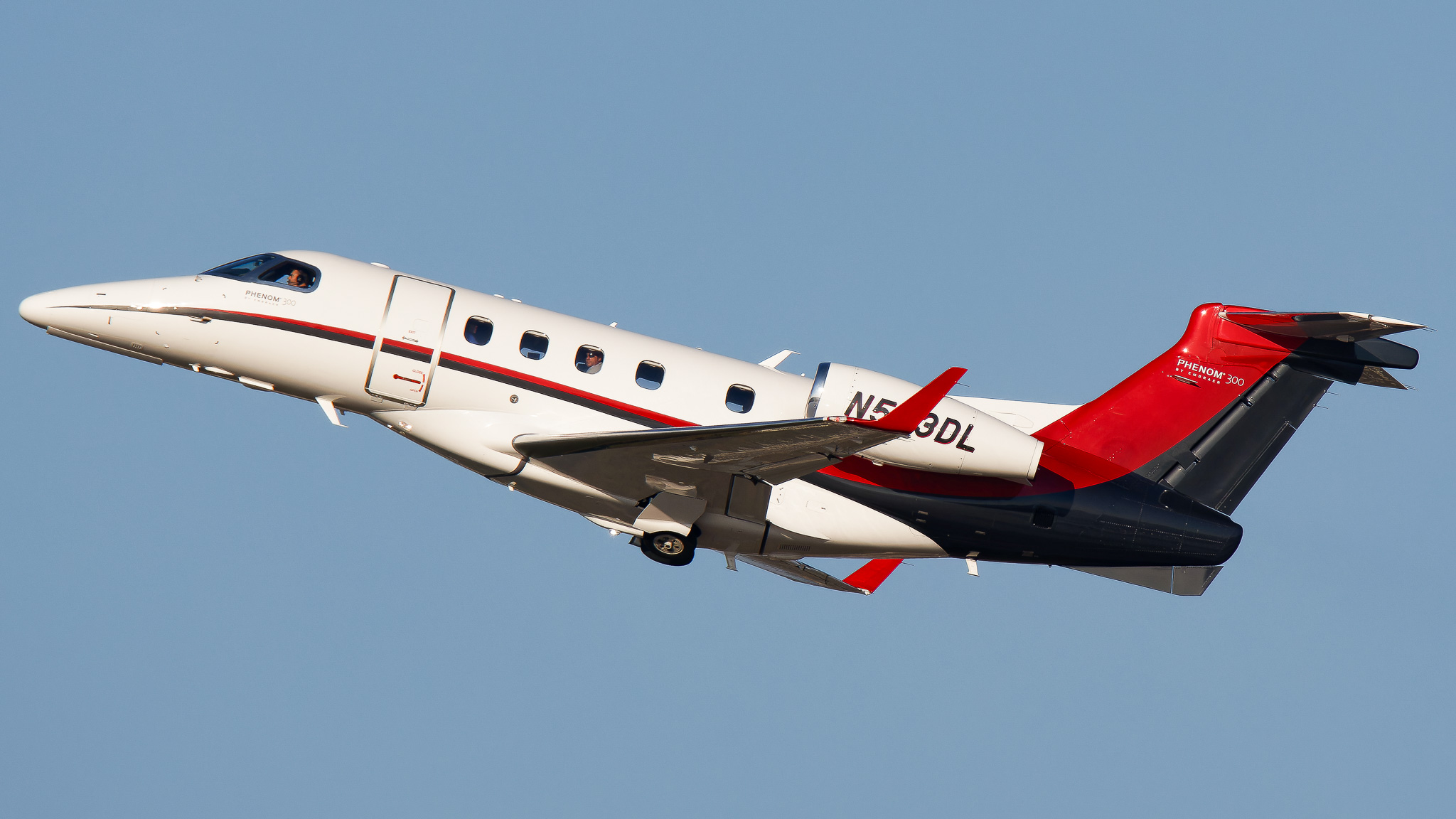 Full size: PRIVATE Embraer 505 Phenom 300 N573DL at Tampa International Airport