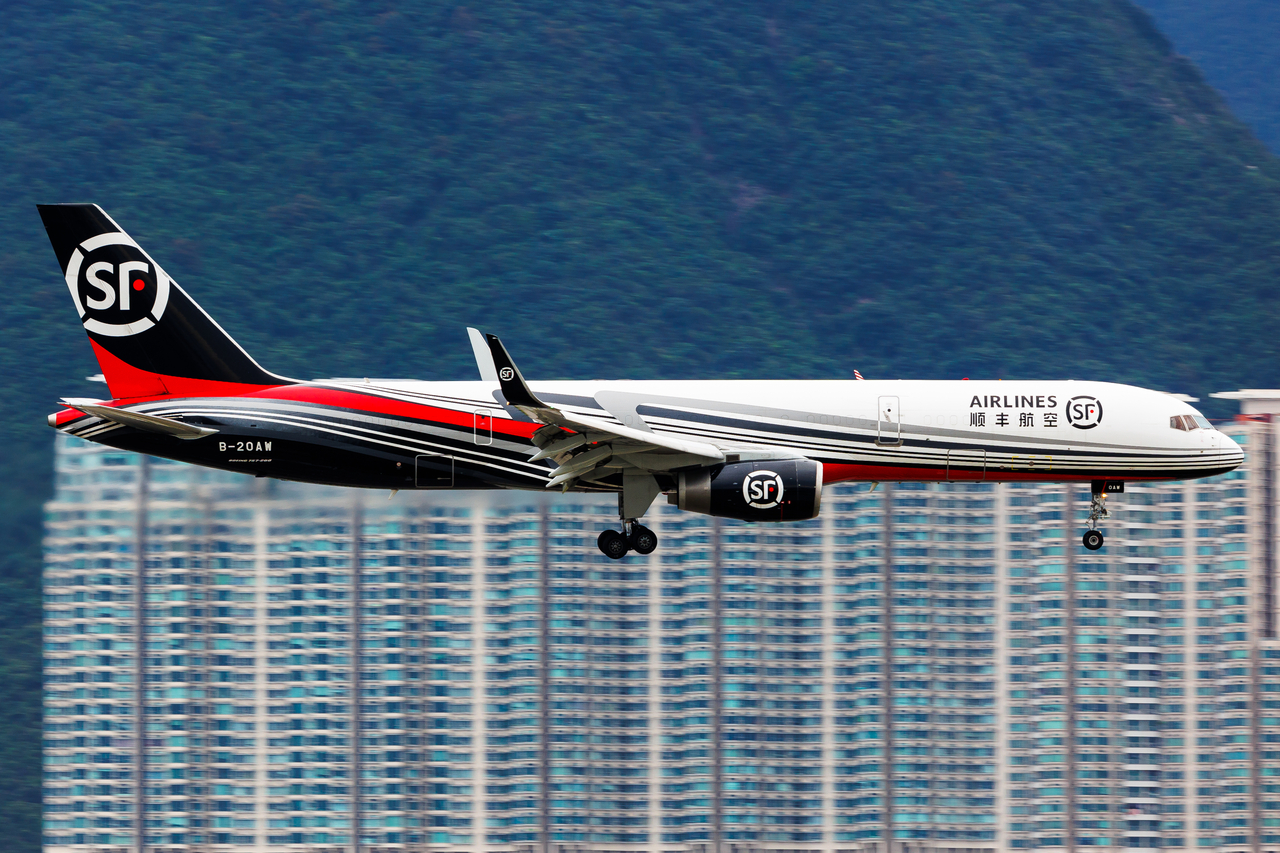 Full size: SF Airlines Boeing 757-200F B-20AW at Hong Kong International Airport