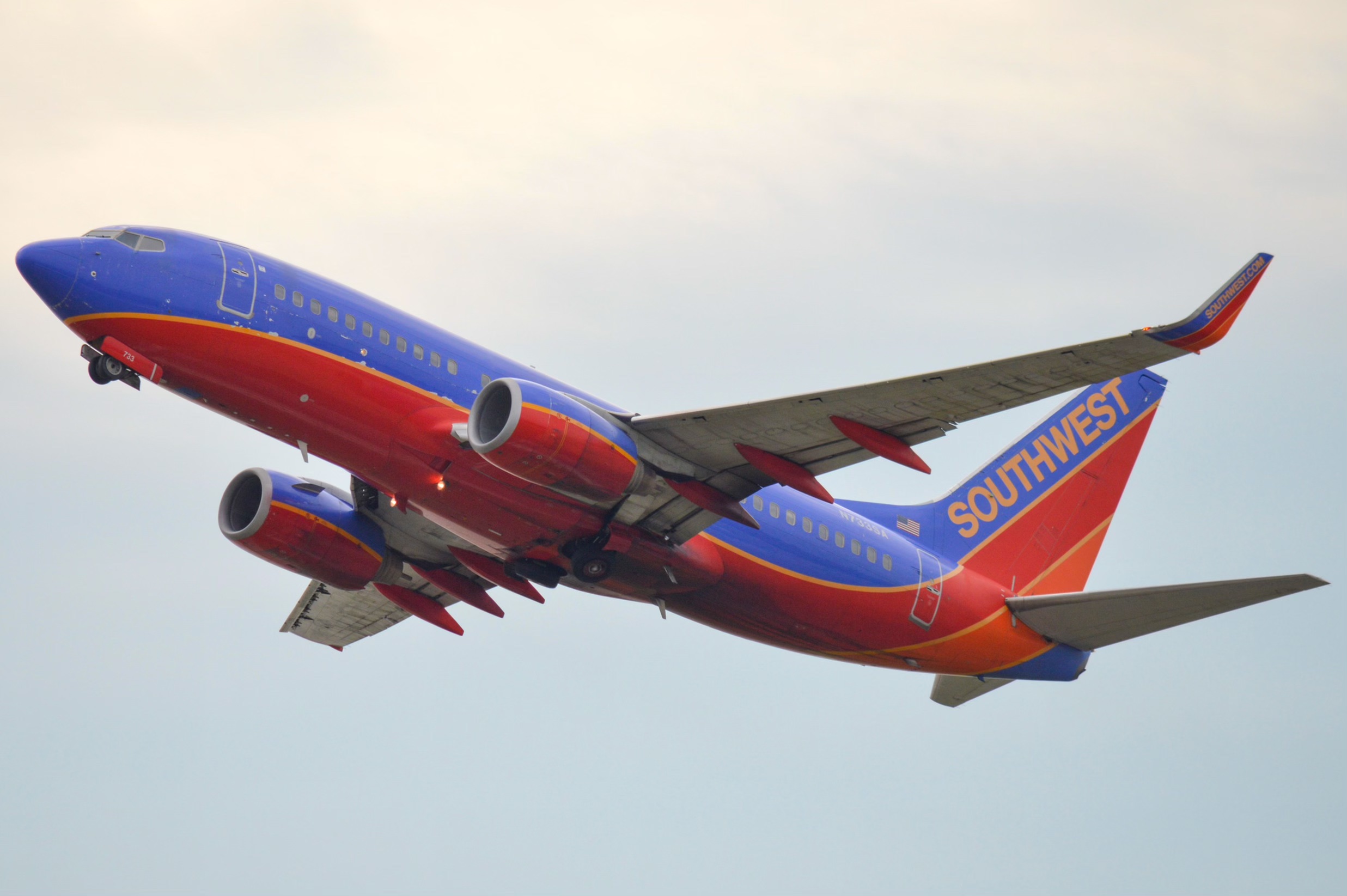 Full size: Southwest Airlines Boeing 737-700 N733SA at Ronald Reagan National Airport