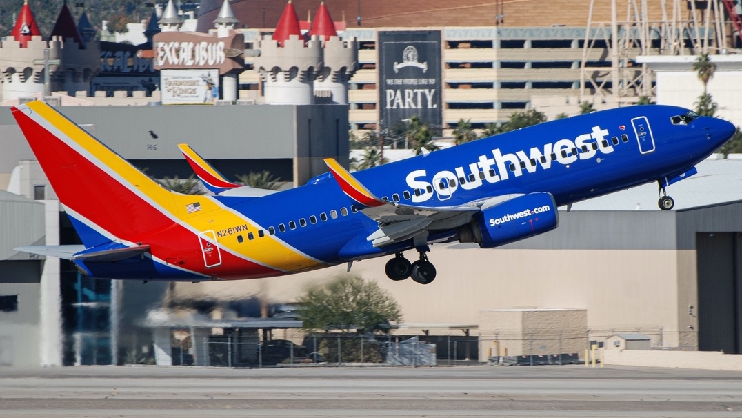 Full size: Southwest Airlines Boeing 737-700 N261WN at Harry Reid International Airport