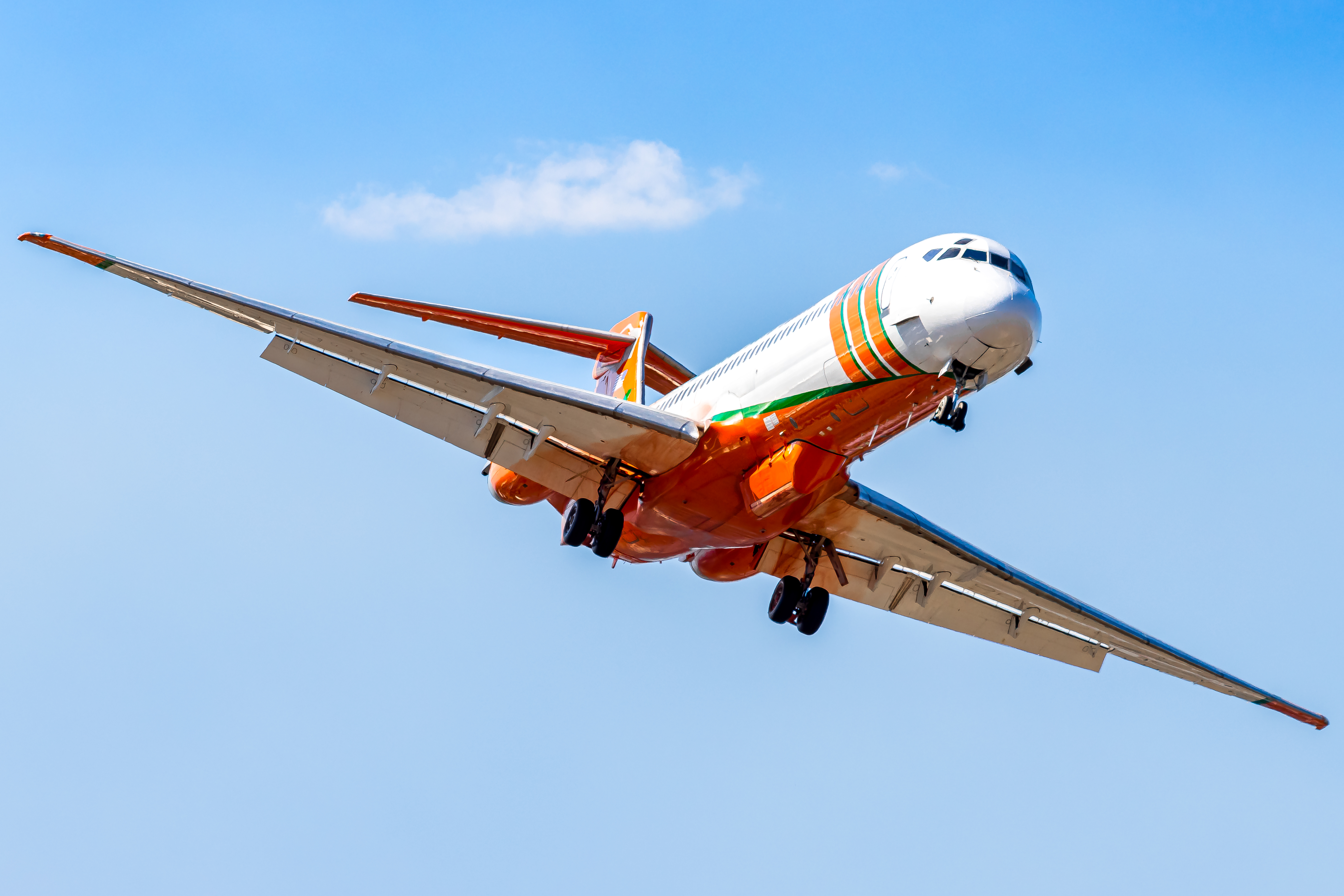 Full size: Erickson Air Tanker McDonnell Douglas MD-87 N291EA at Roberts Field Airport