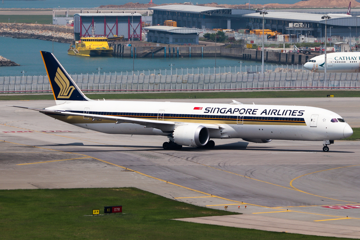 Full size: Singapore Airlines Boeing 787-10 9V-SCJ at Hong Kong International Airport