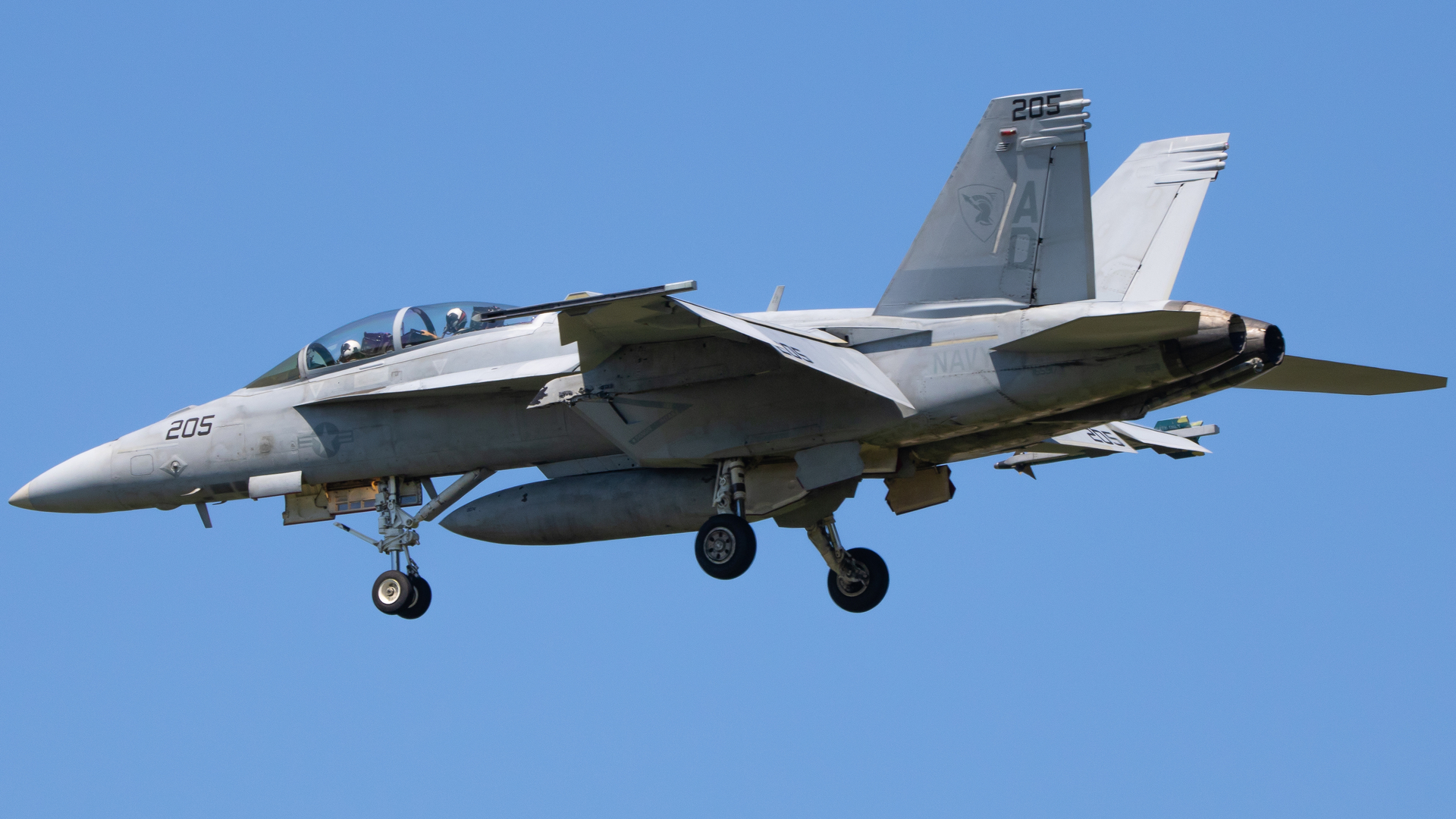 Full size: US Navy Boeing F/A-18E/F Super Hornet 165917 at Oceana Naval Air Station (Apollo Soucek Field)