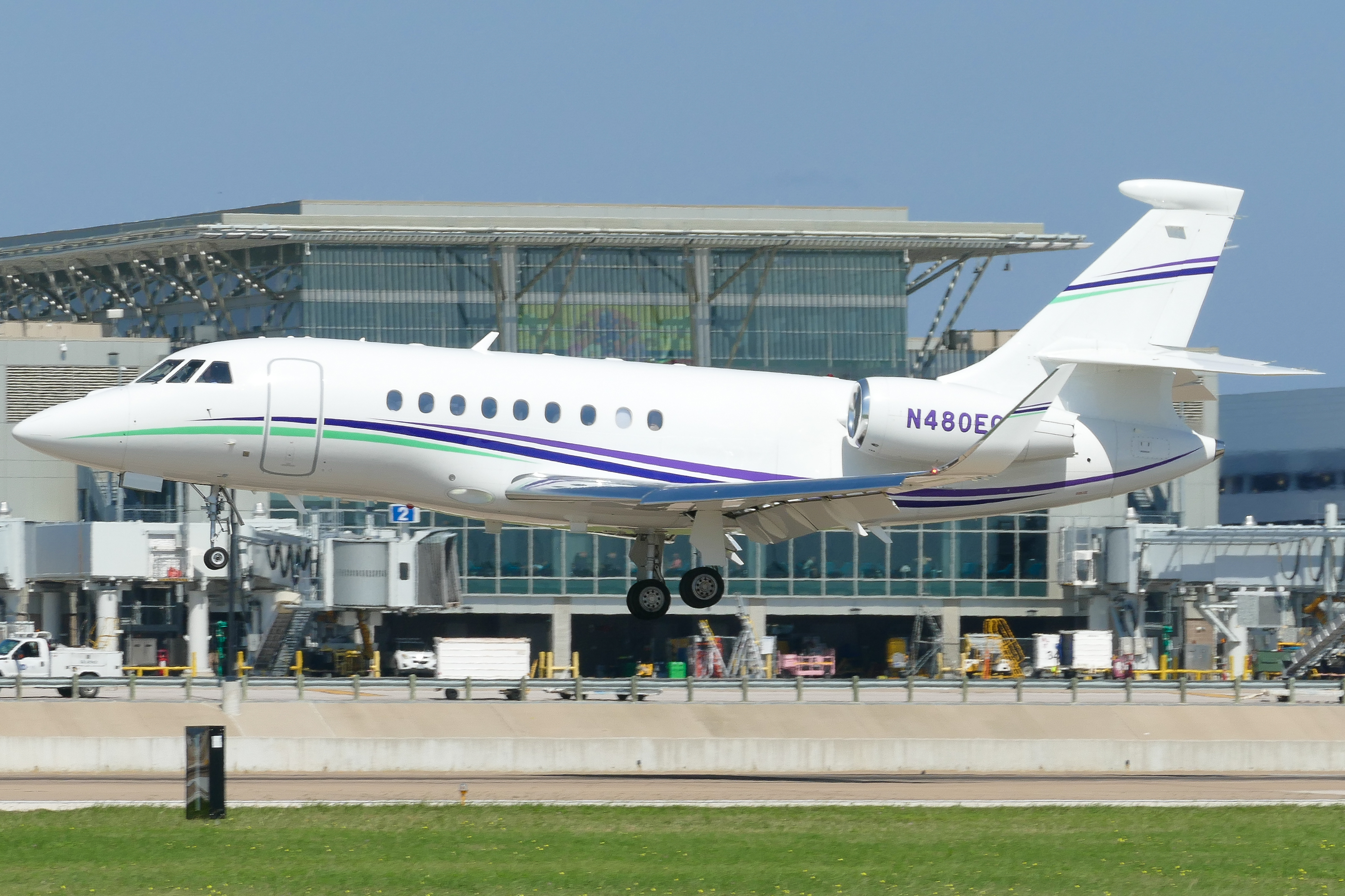 Full size: PRIVATE Dassault Falcon 2000EX N480EC at Austin-Bergstrom International Airport