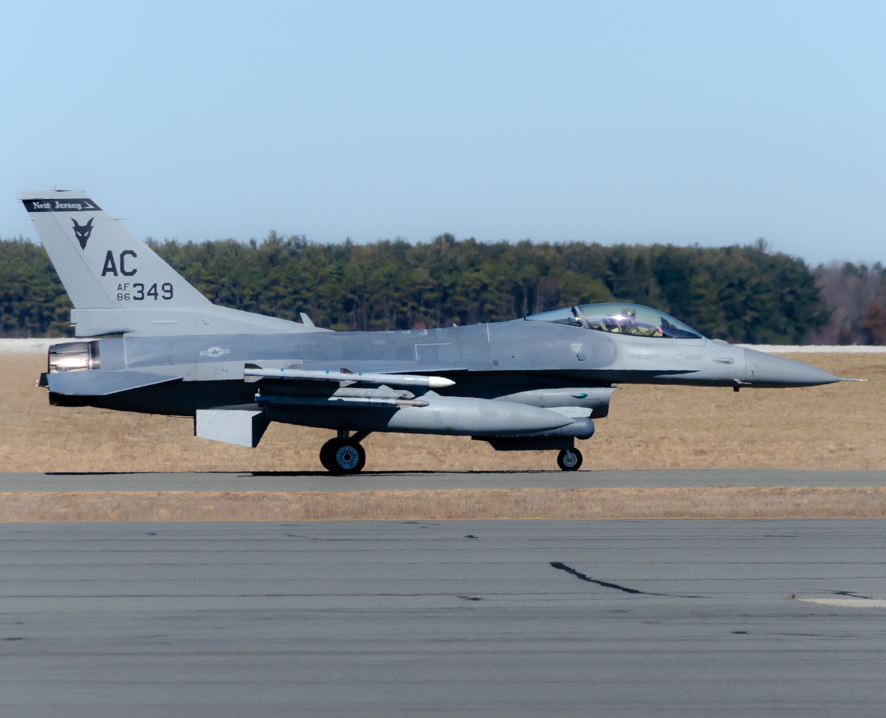Full size: Air National Guard General Dynamics F-16 Fighting Falcon 86-0349 at Atlantic City International Airport