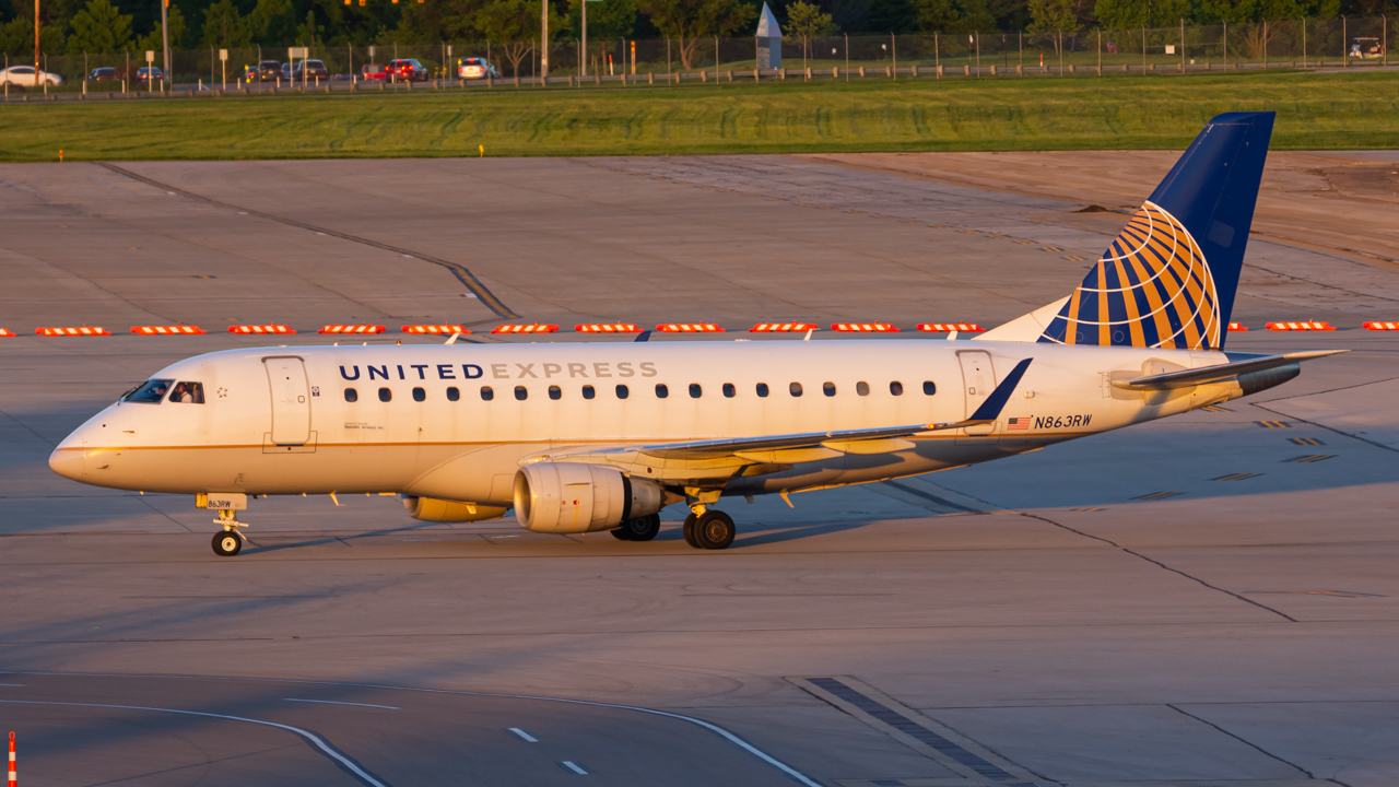 Full size: United Express Embraer E170 N863RW at John Glenn Columbus International Airport