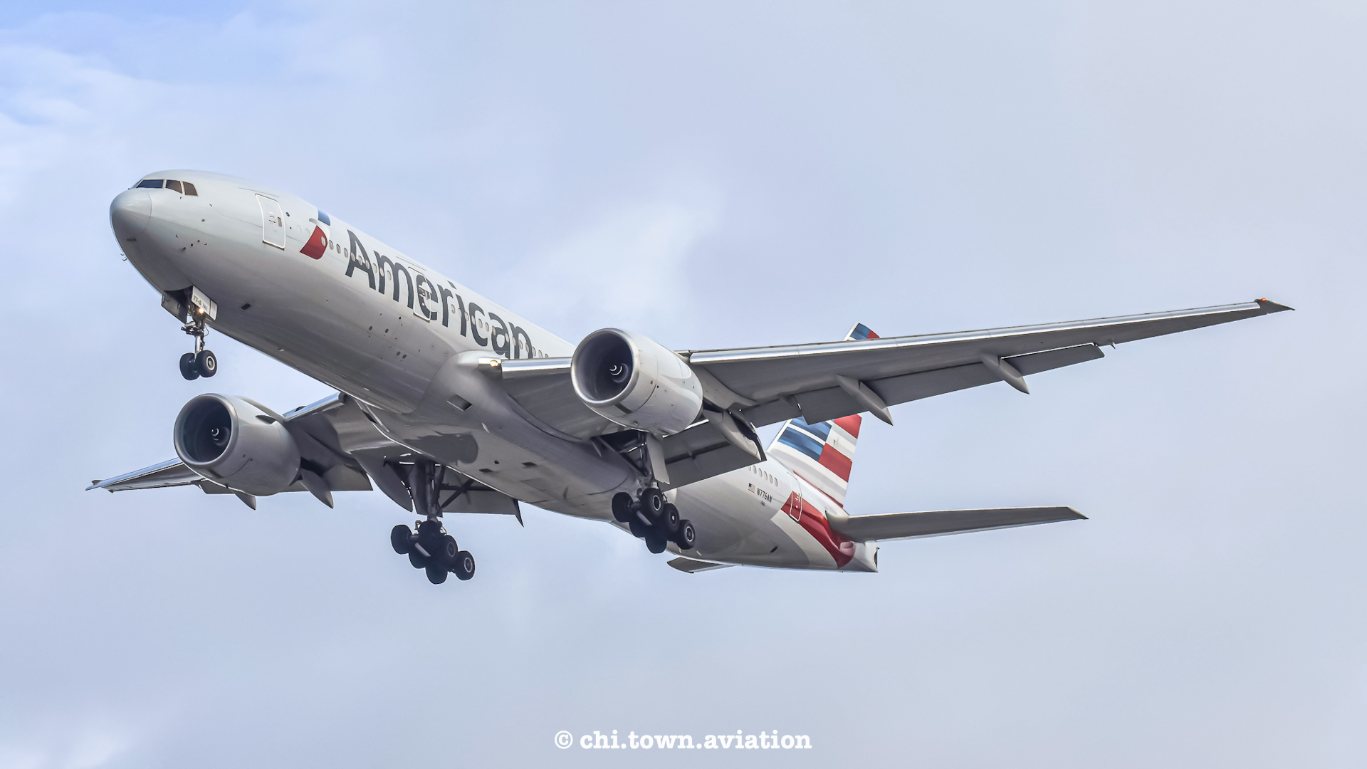 Full size: American Airlines Boeing 777-200 N776AN at Chicago O'Hare International Airport