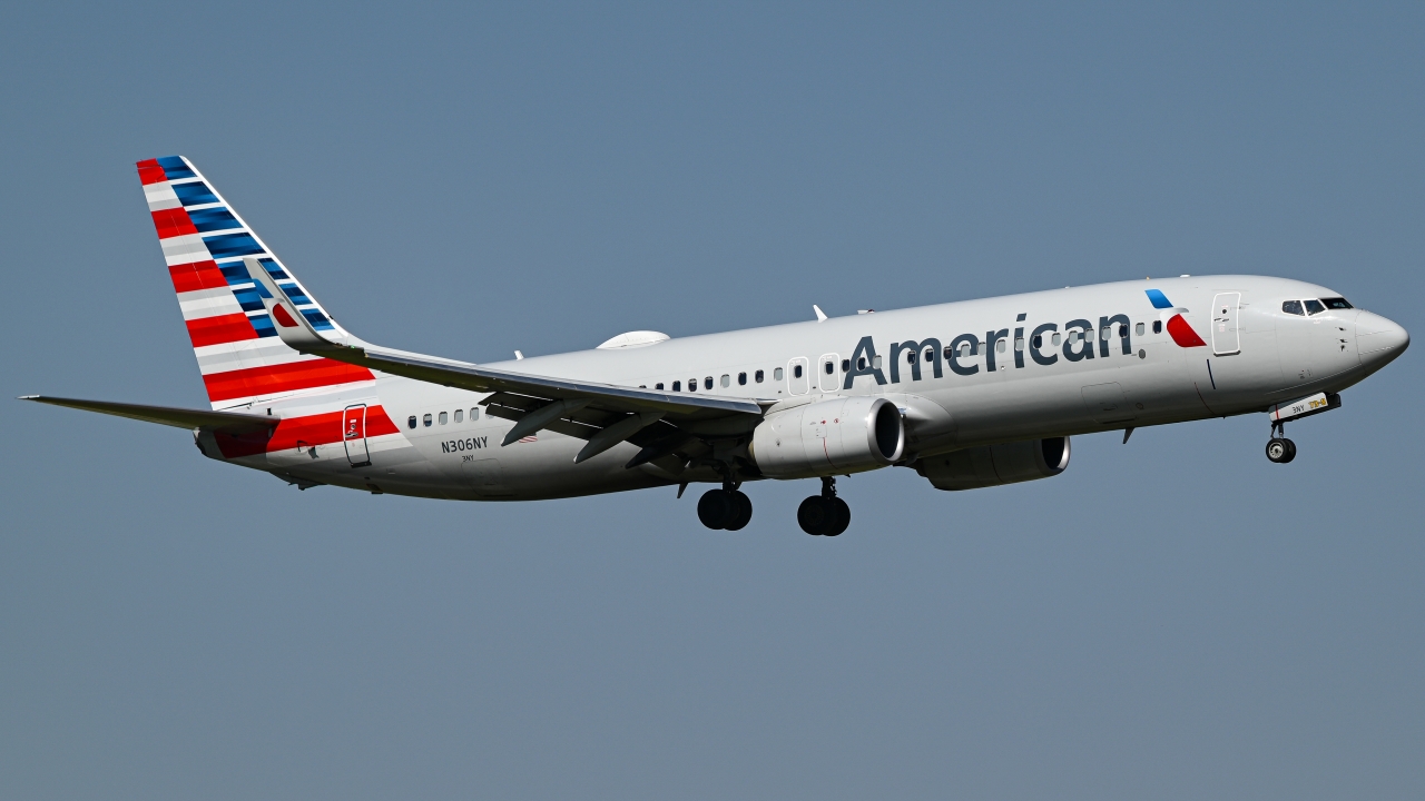Full size: American Airlines Boeing 737-800 N306NY at Dallas-Fort Worth International Airport