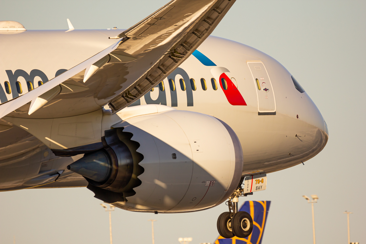 Full size: American Airlines Boeing 787-8 N871AY at Miami International Airport