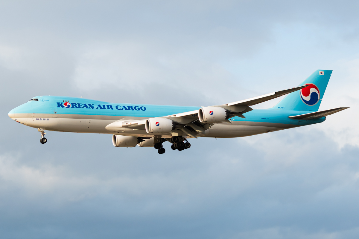 Full size: Korean Air Cargo Boeing 747-8F HL7617 at Frankfurt International Airport