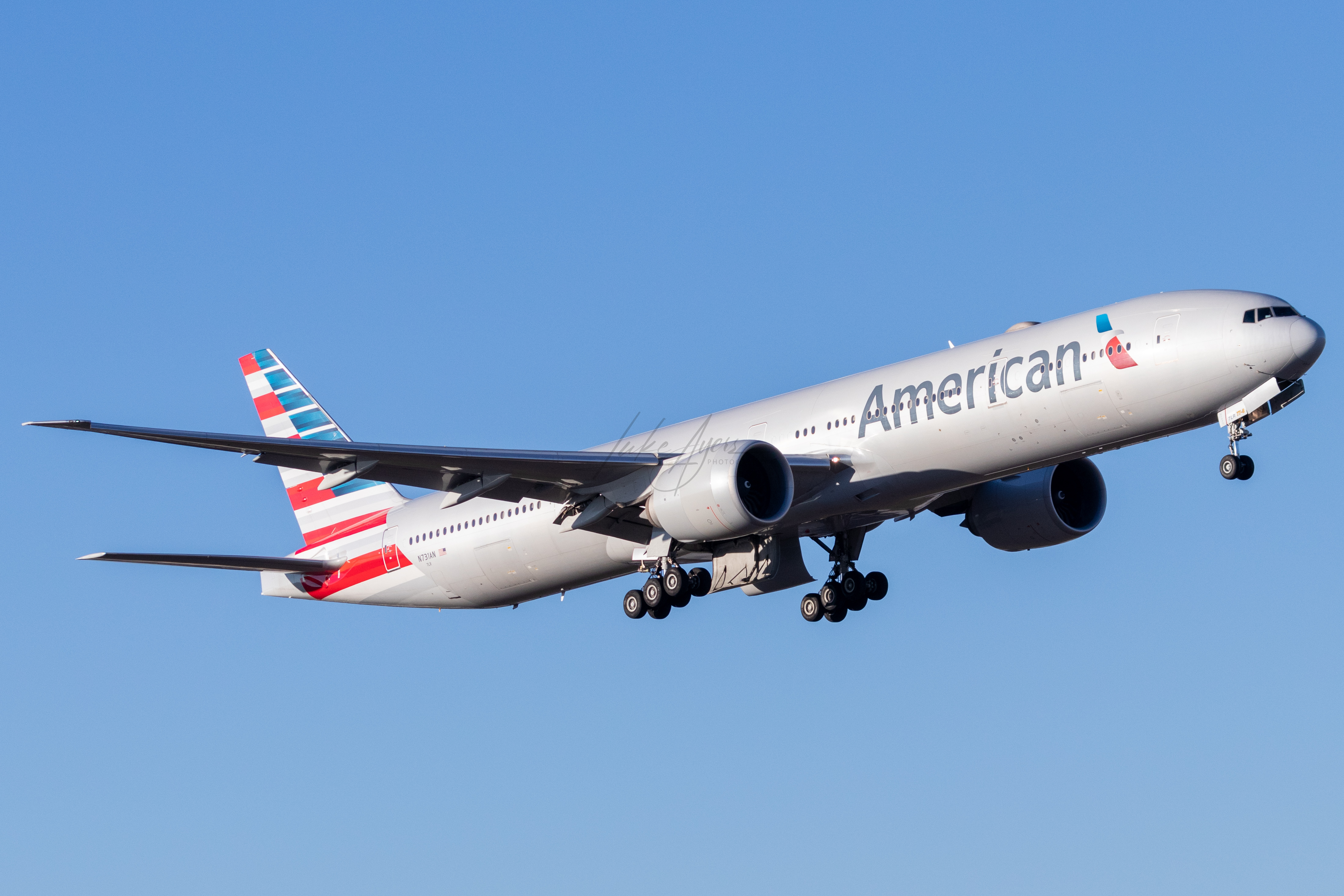 Full size: American Airlines Boeing 777-300ER N731AN at San Antonio International Airport