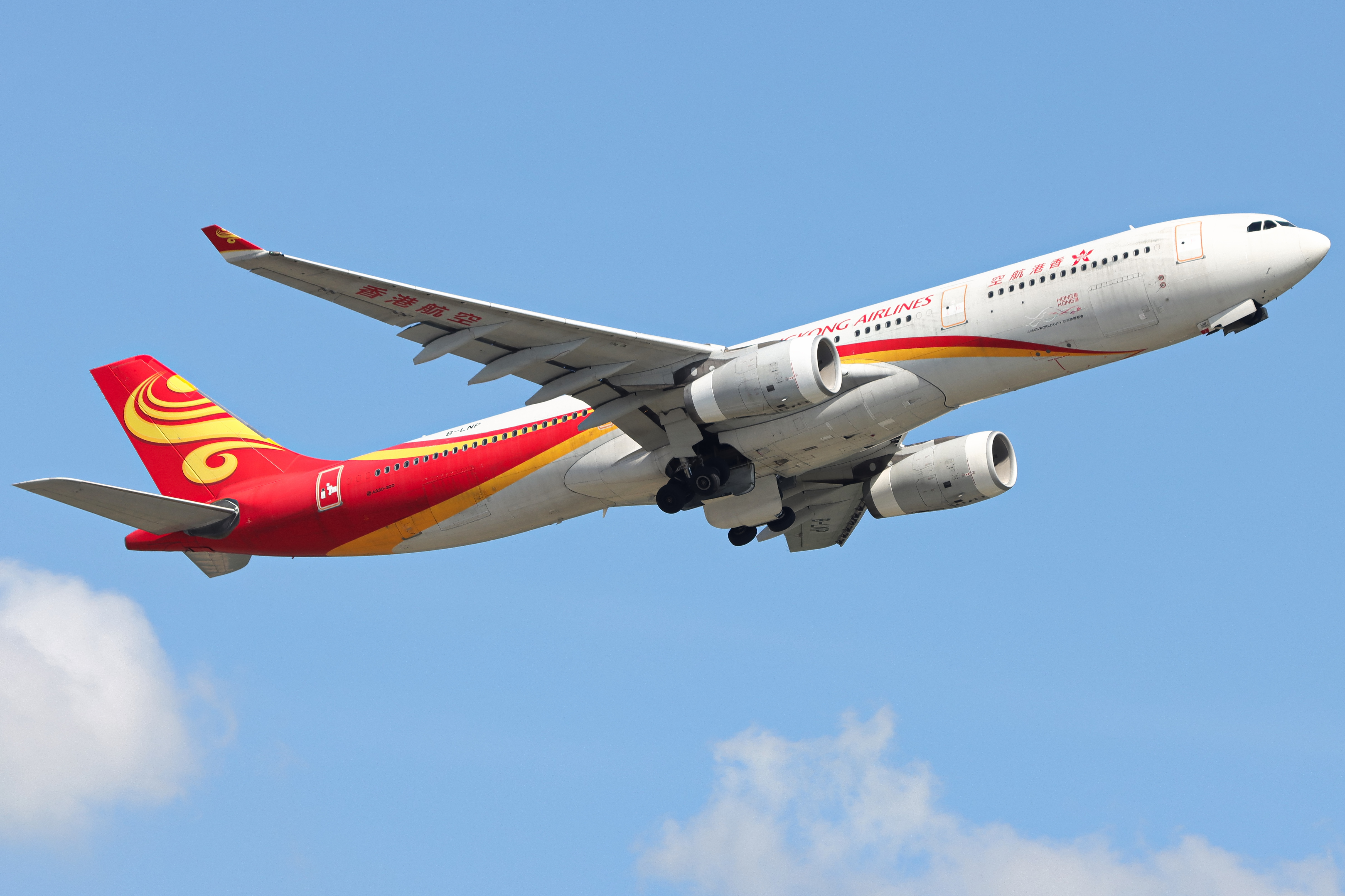 Full size: Hong Kong Airlines Airbus A330-300 B-LNP at Hong Kong International Airport