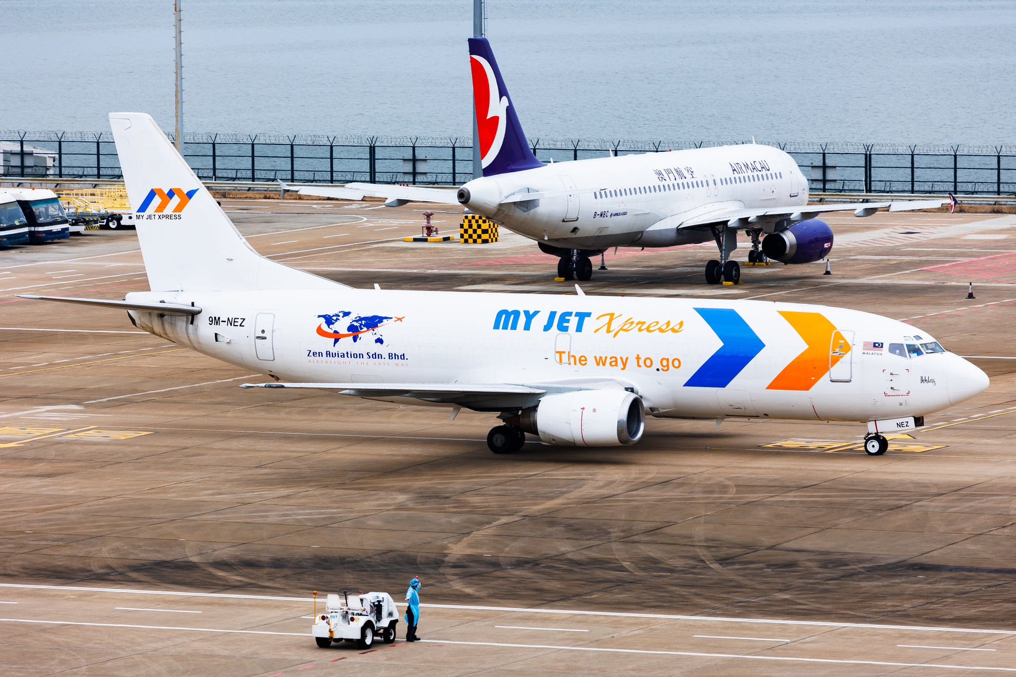 Full size: My Jet Xpress Boeing 737-300 9M-NEZ at Macau International Airport