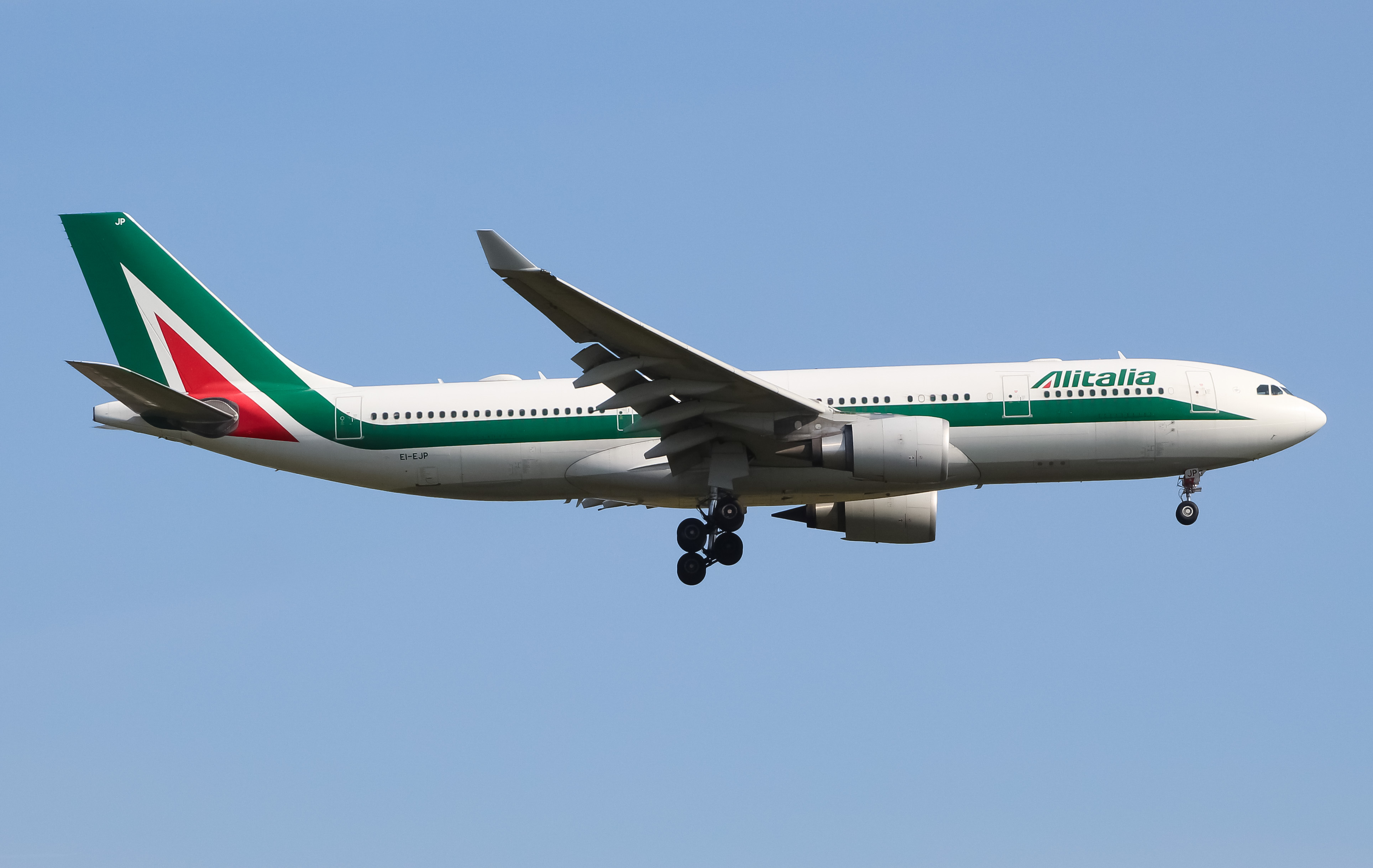 Full size: Alitalia Airbus A330-200 EI-EJP at John F. Kennedy International Airport
