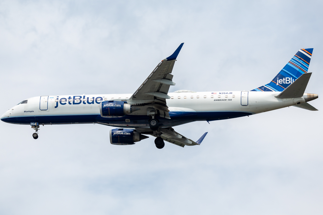 Full size: JetBlue Airways Embraer E190 N354JB at John F. Kennedy International Airport