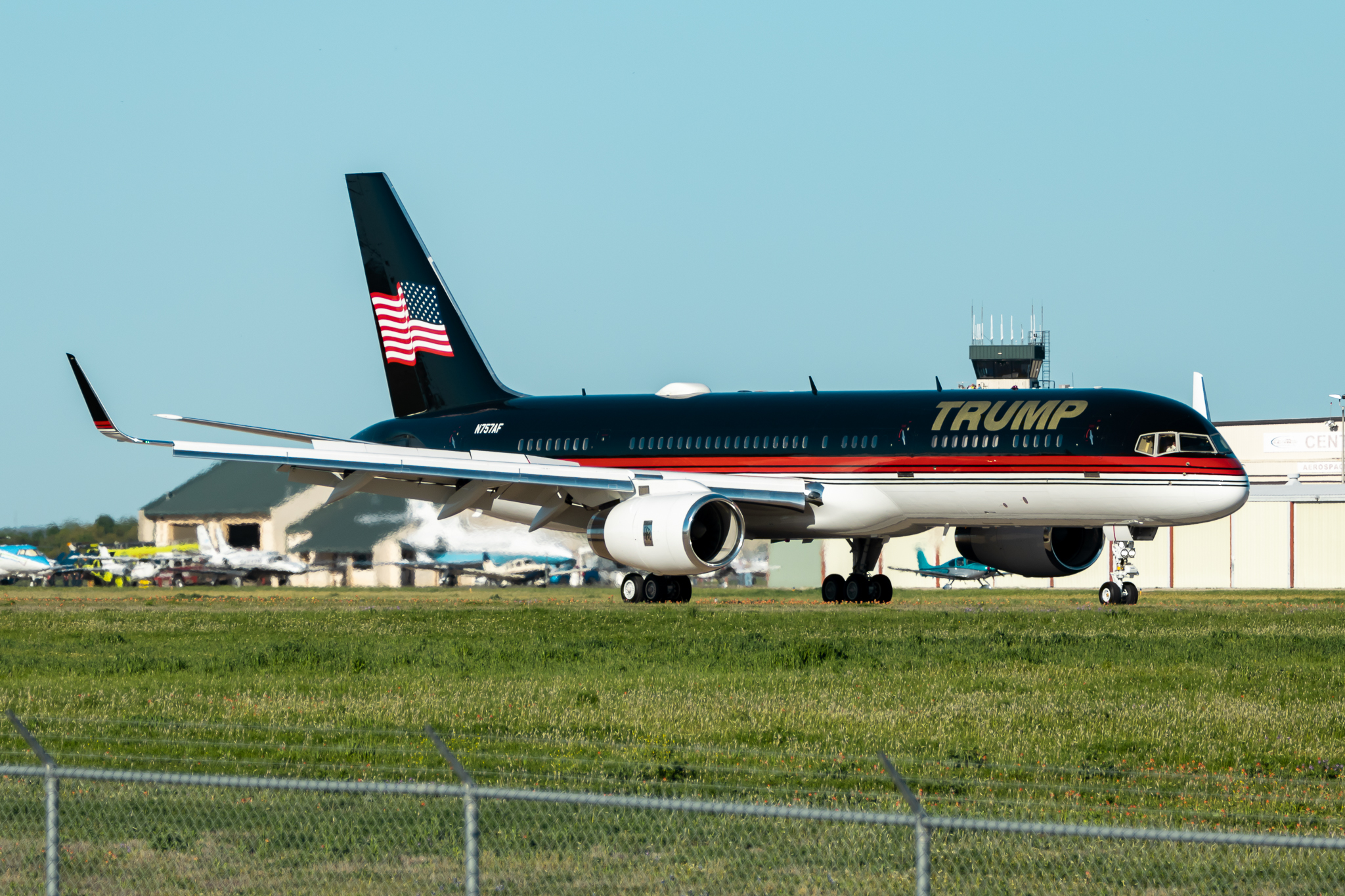 N757AF) PRIVATE Boeing 757-200 by Josh Holsenbeck | AeroXplorer