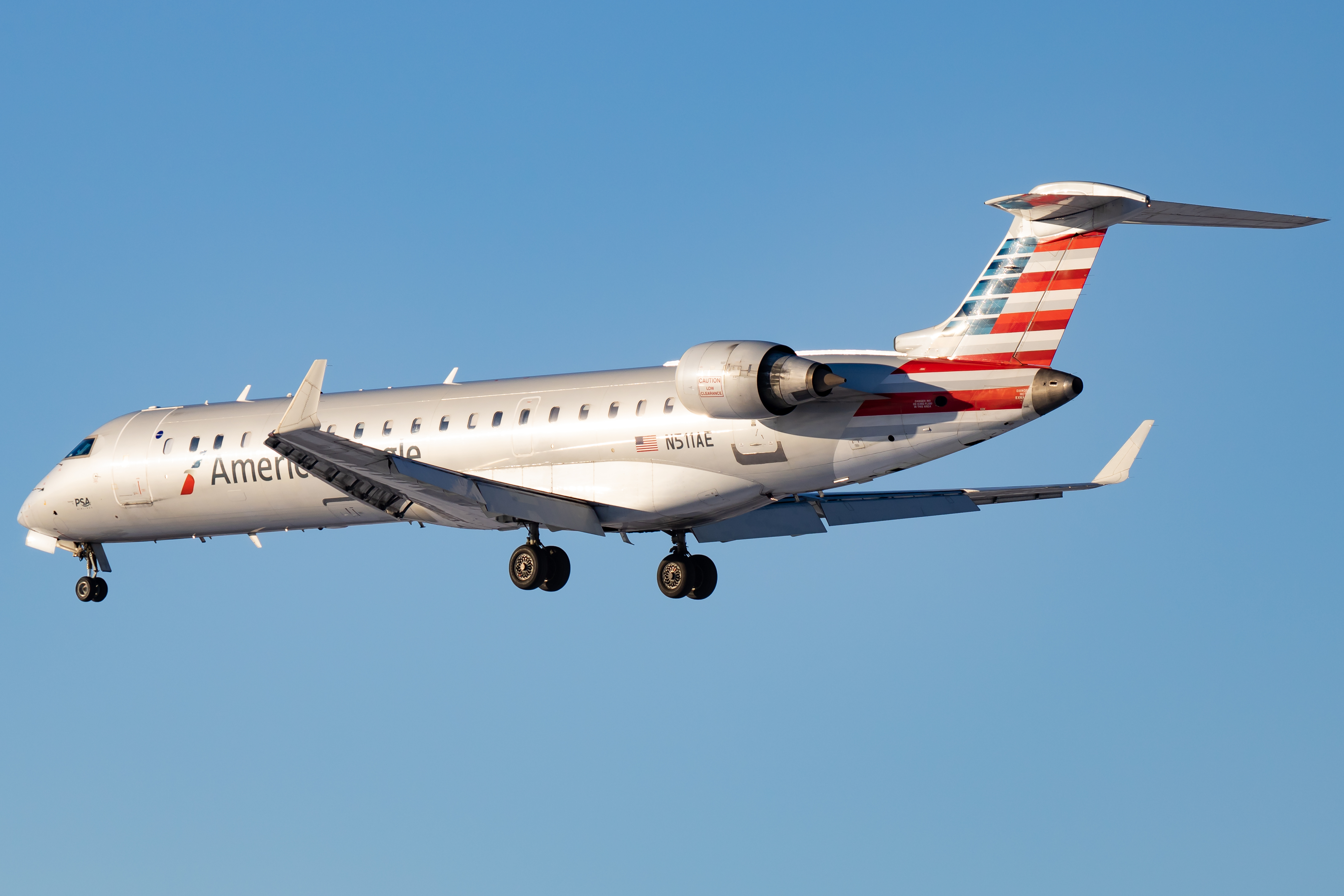 Full size: American Airlines Mitsubishi CRJ-700 N511AE at Cedar Rapids Eastern Iowa Airport
