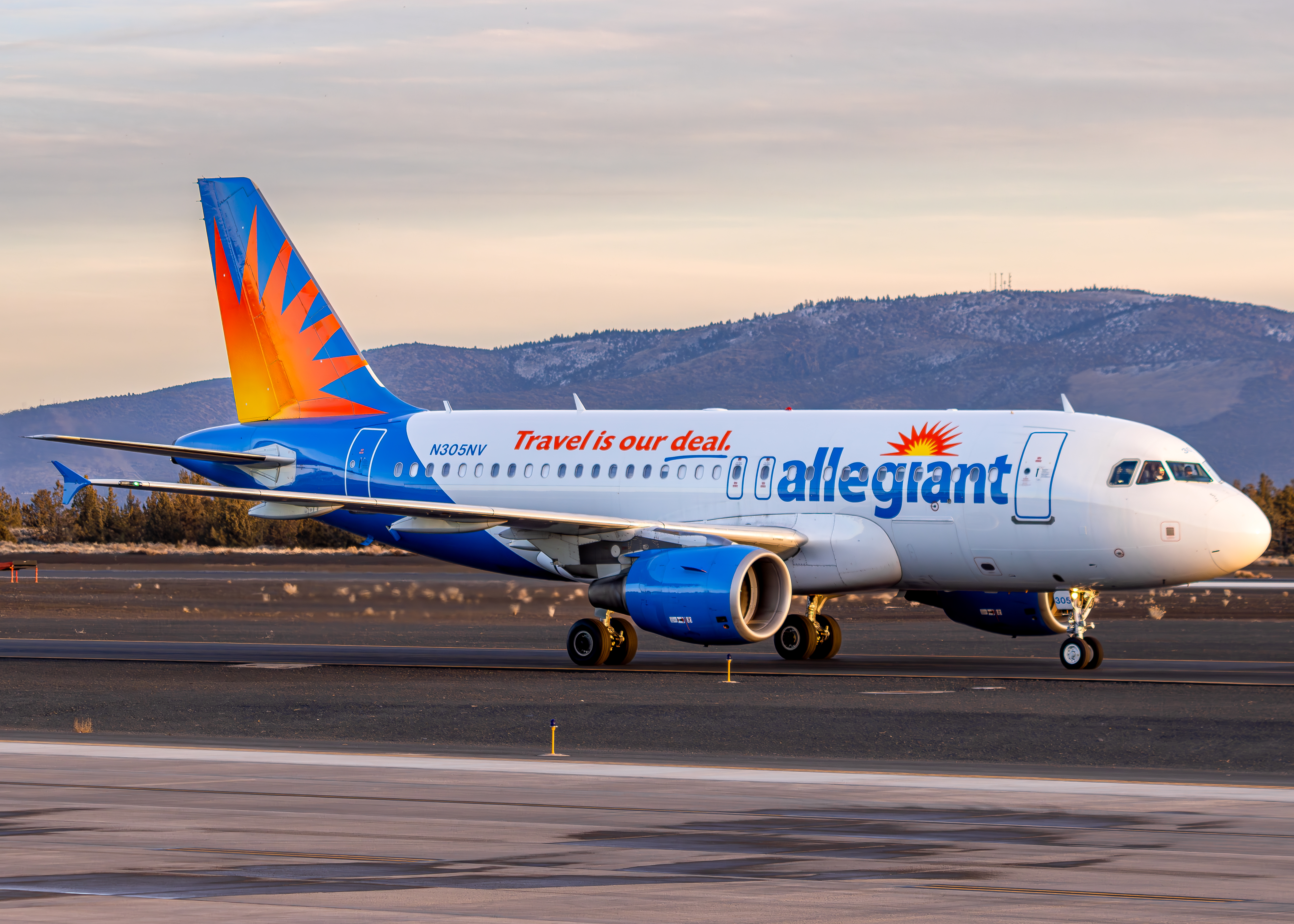 Full size: Allegiant Air Airbus A319 N305NV at Roberts Field Airport