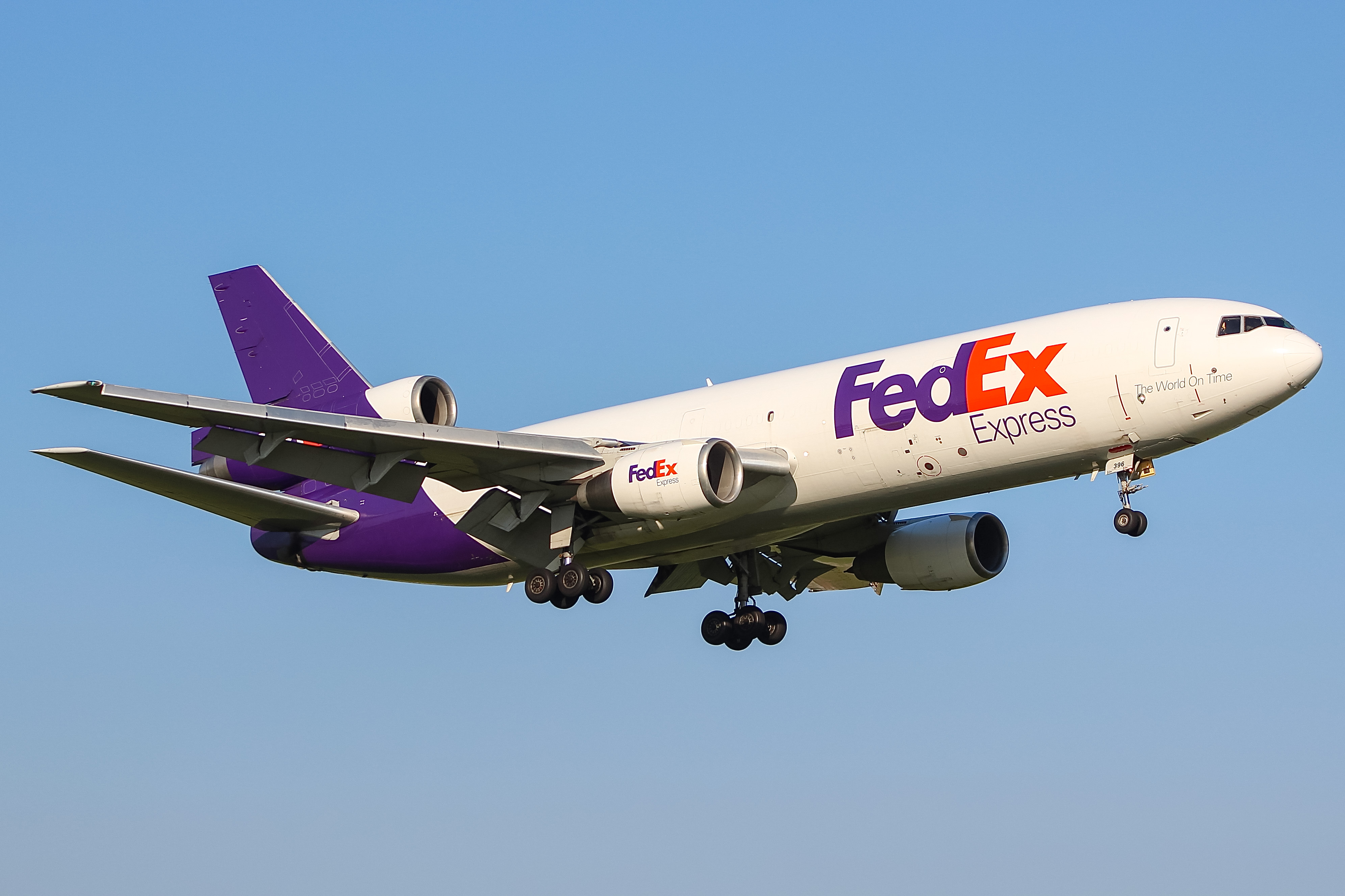 Full size: FedEx Express  McDonnell Douglas DC-10 N396FE at General Mitchell International Airport