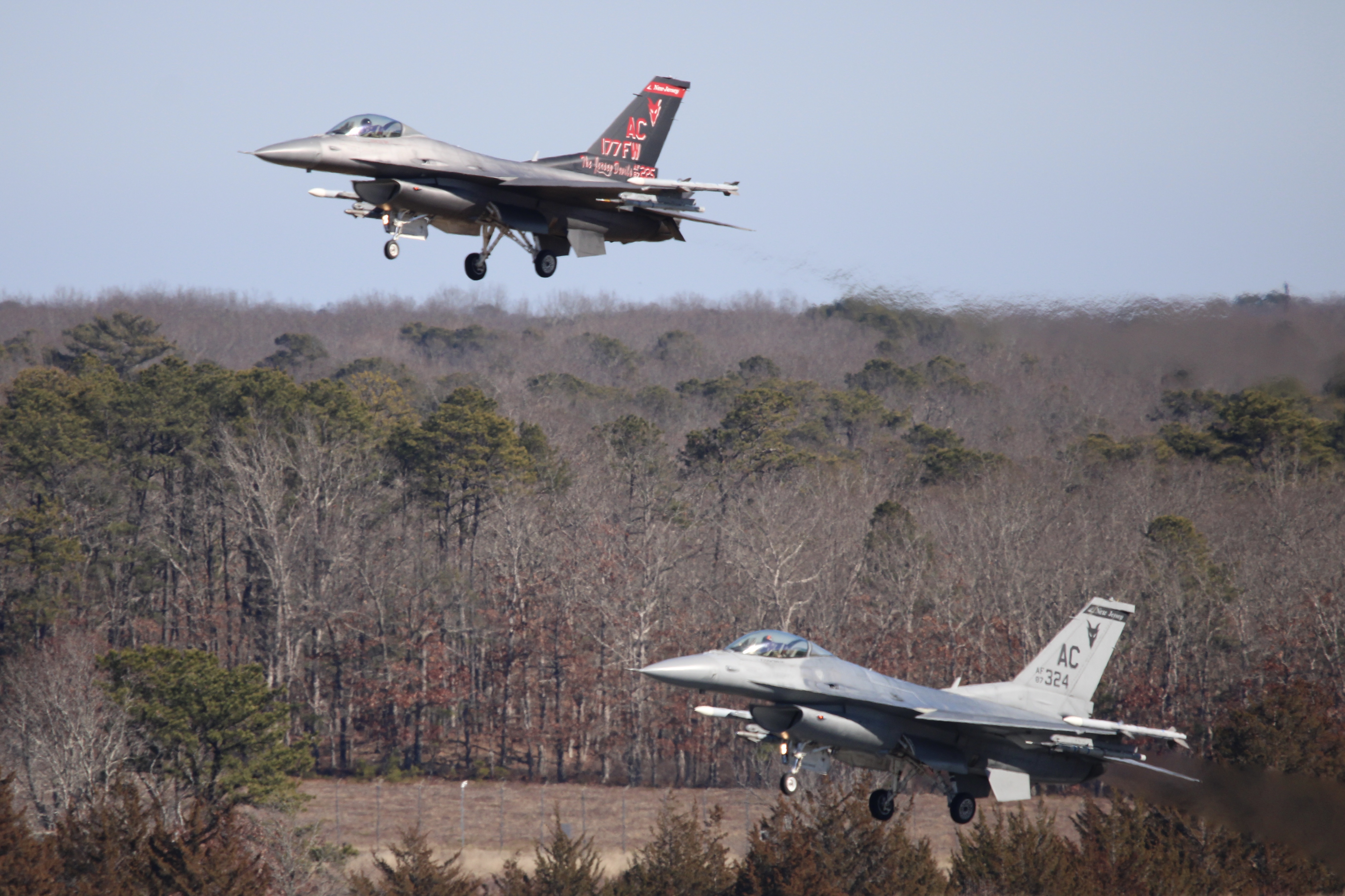 Full size: Air National Guard General Dynamics F-16 Fighting Falcon 87-0225 at Atlantic City International Airport