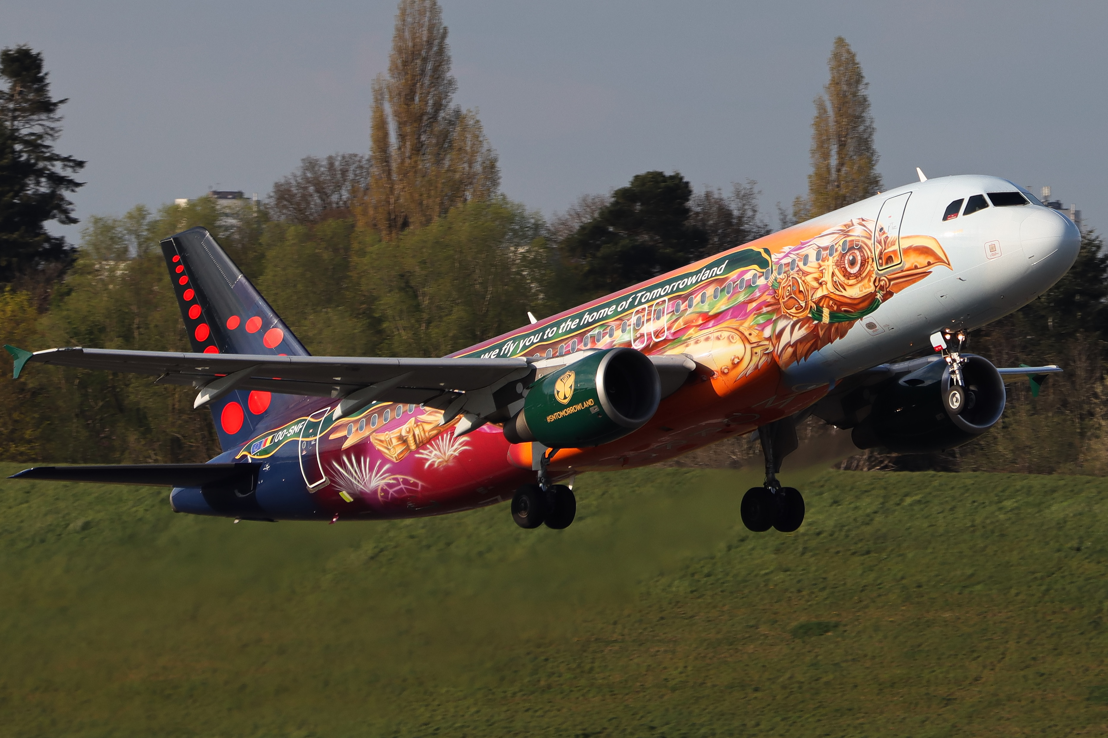 Full size: Brussels Airlines Airbus A320 OO-SNF at Birmingham Airport