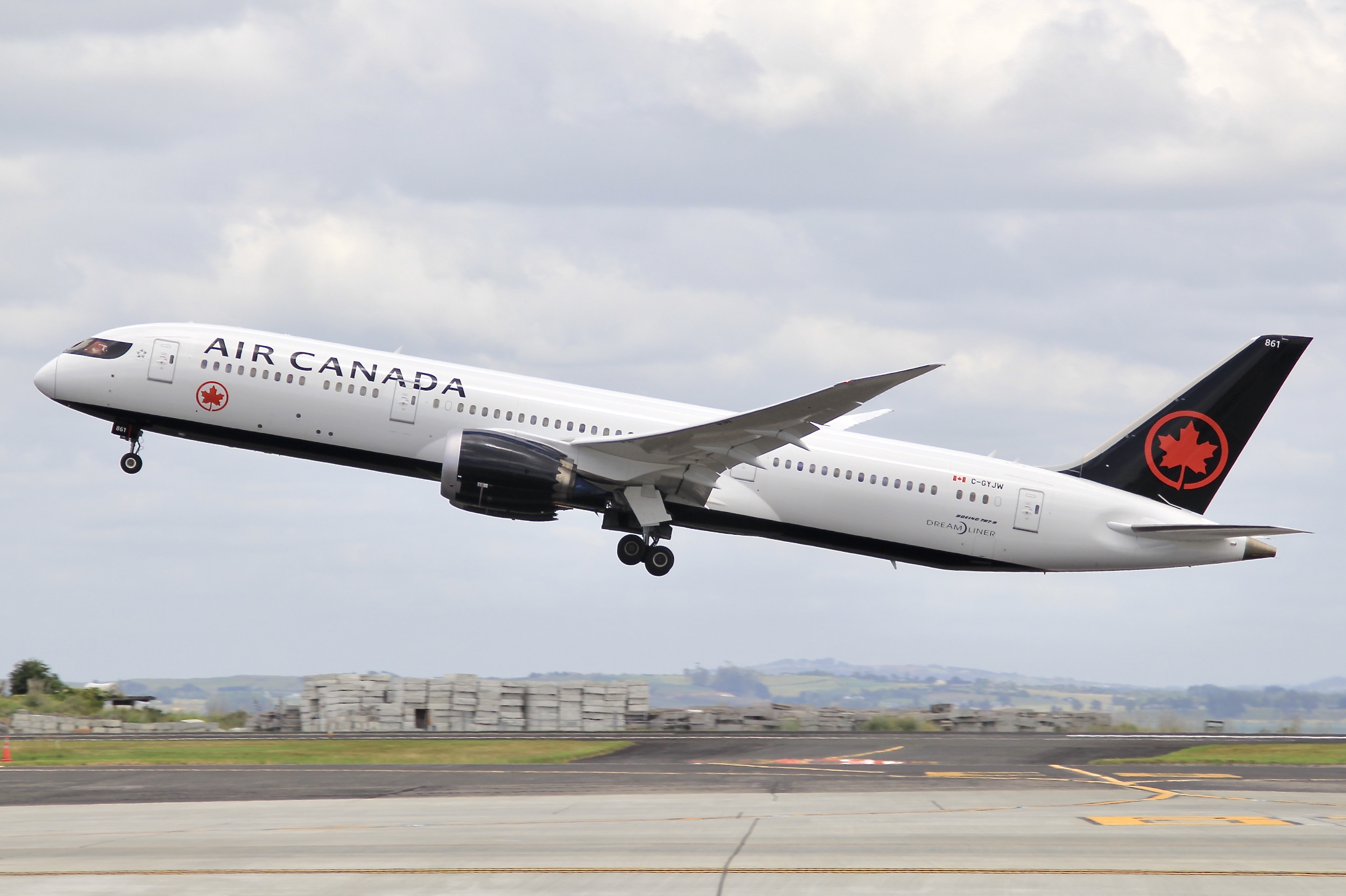 Full size: Air Canada Boeing 787-9 C-GYJW at Auckland International Airport
