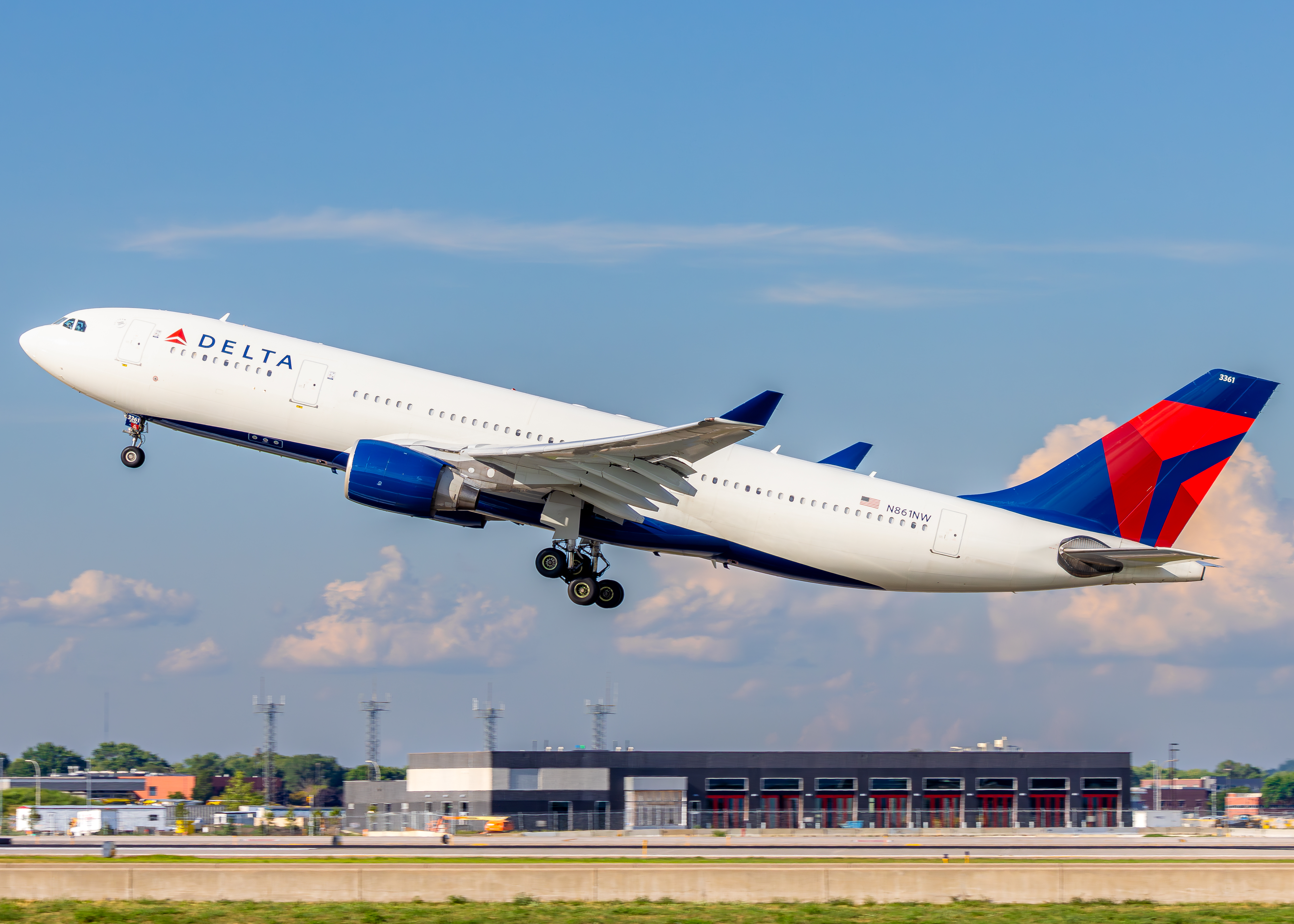 Full size: Delta Airlines Airbus A330-200 N861NW at Minneapolis-St Paul International/Wold-Chamberlain Airport