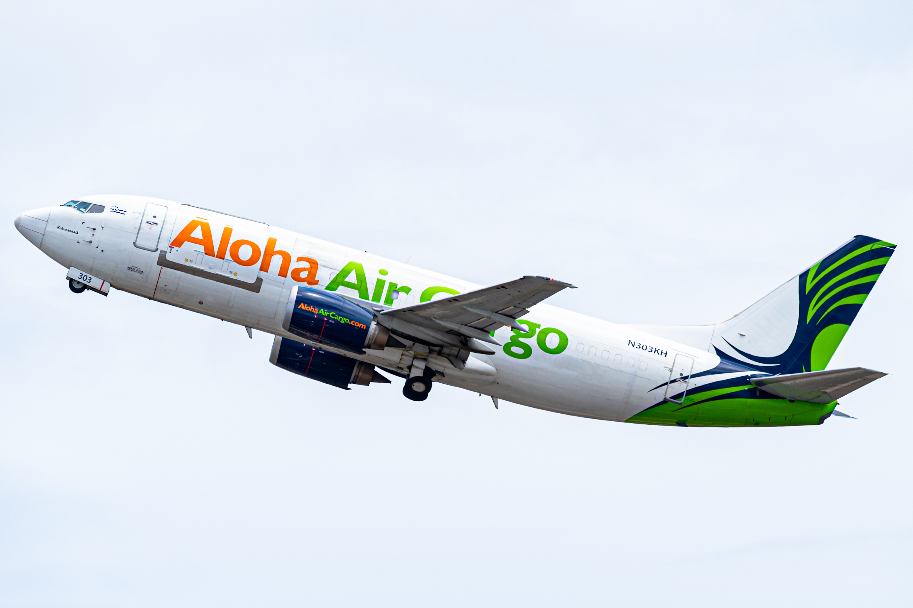 Full size: Aloha Air Cargo Boeing 737-300F N303KH at Daniel K Inouye International Airport