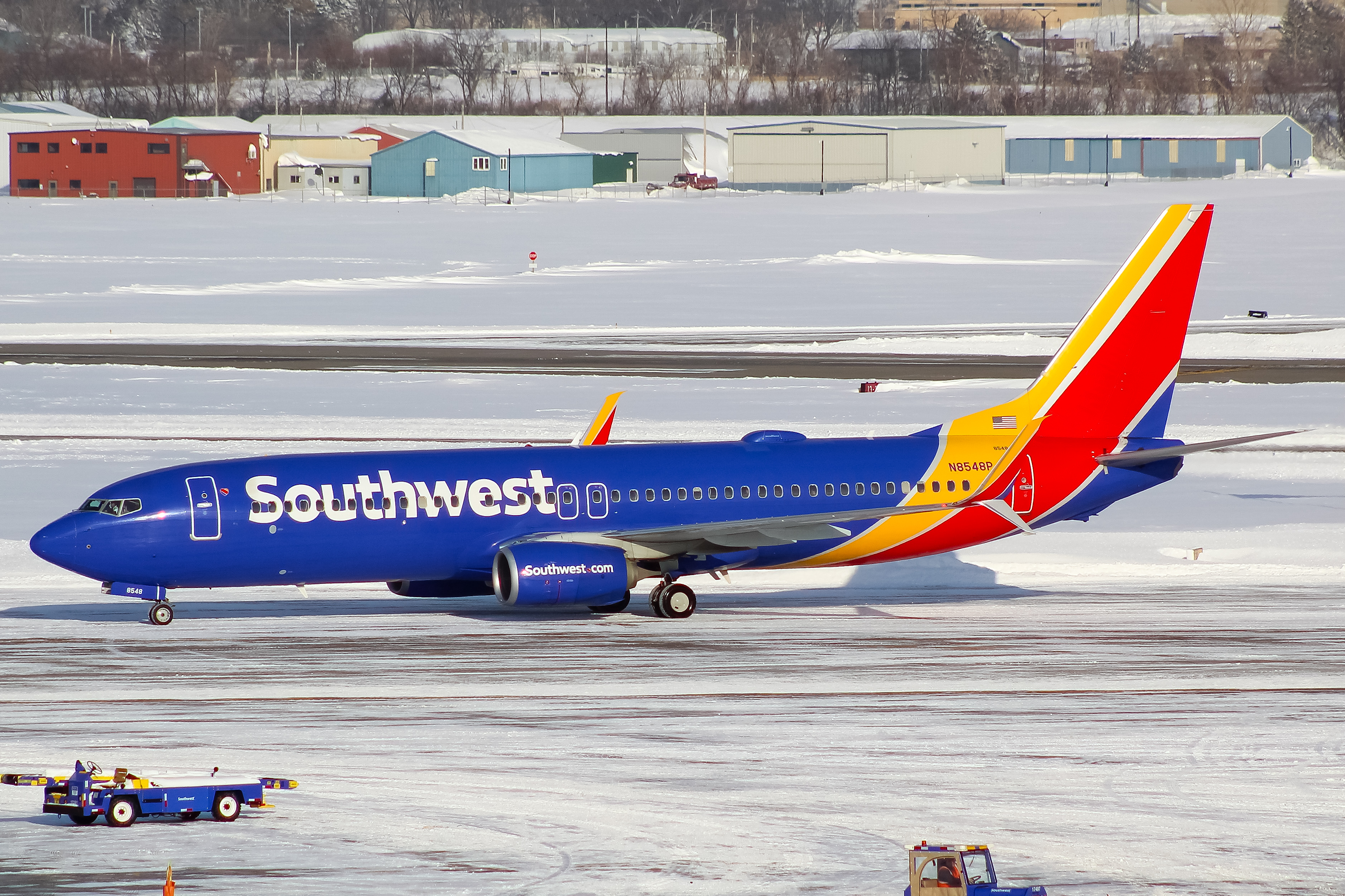 Full size: Southwest Airlines Boeing 737-800 N8548P at General Mitchell International Airport