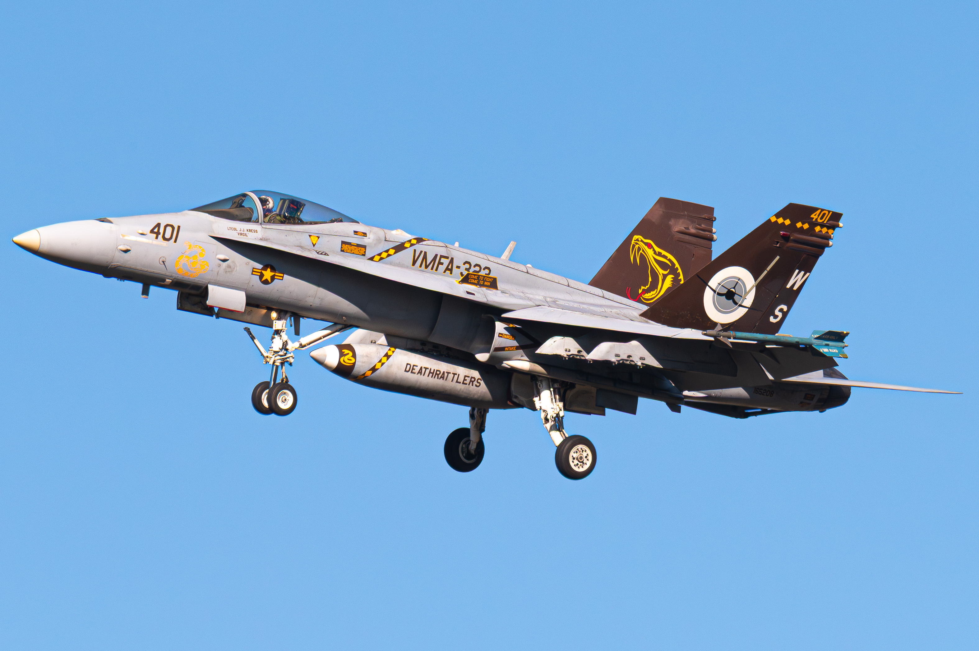 Full size: USMC - United States Marine Corp McDonnel Douglas F/A-18 Hornet 165208  at Miramar MCAS (Joe Foss Field) Airport