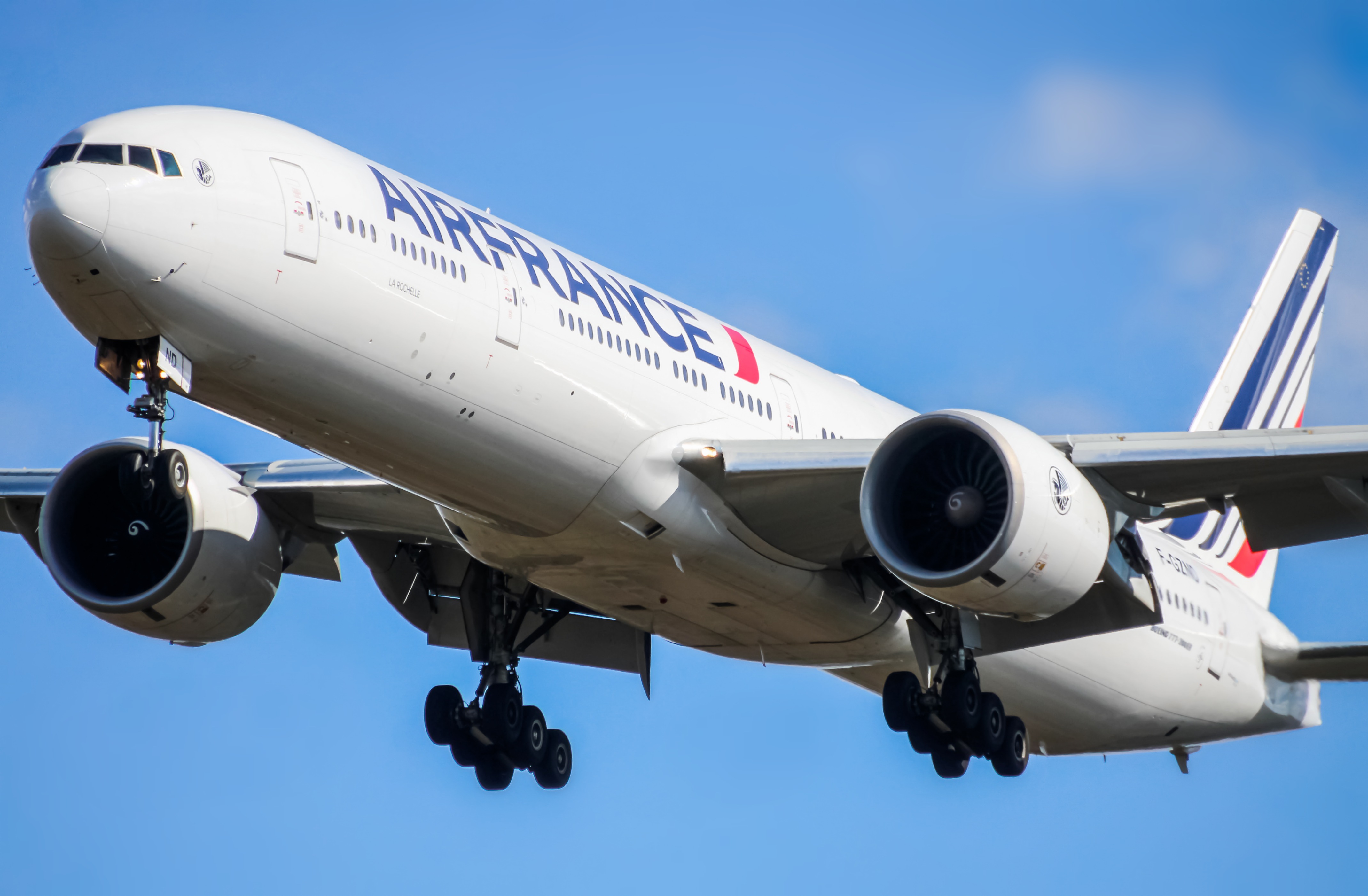 Full size: Air France Boeing 777-300ER F-GZND at Washington Dulles International Airport